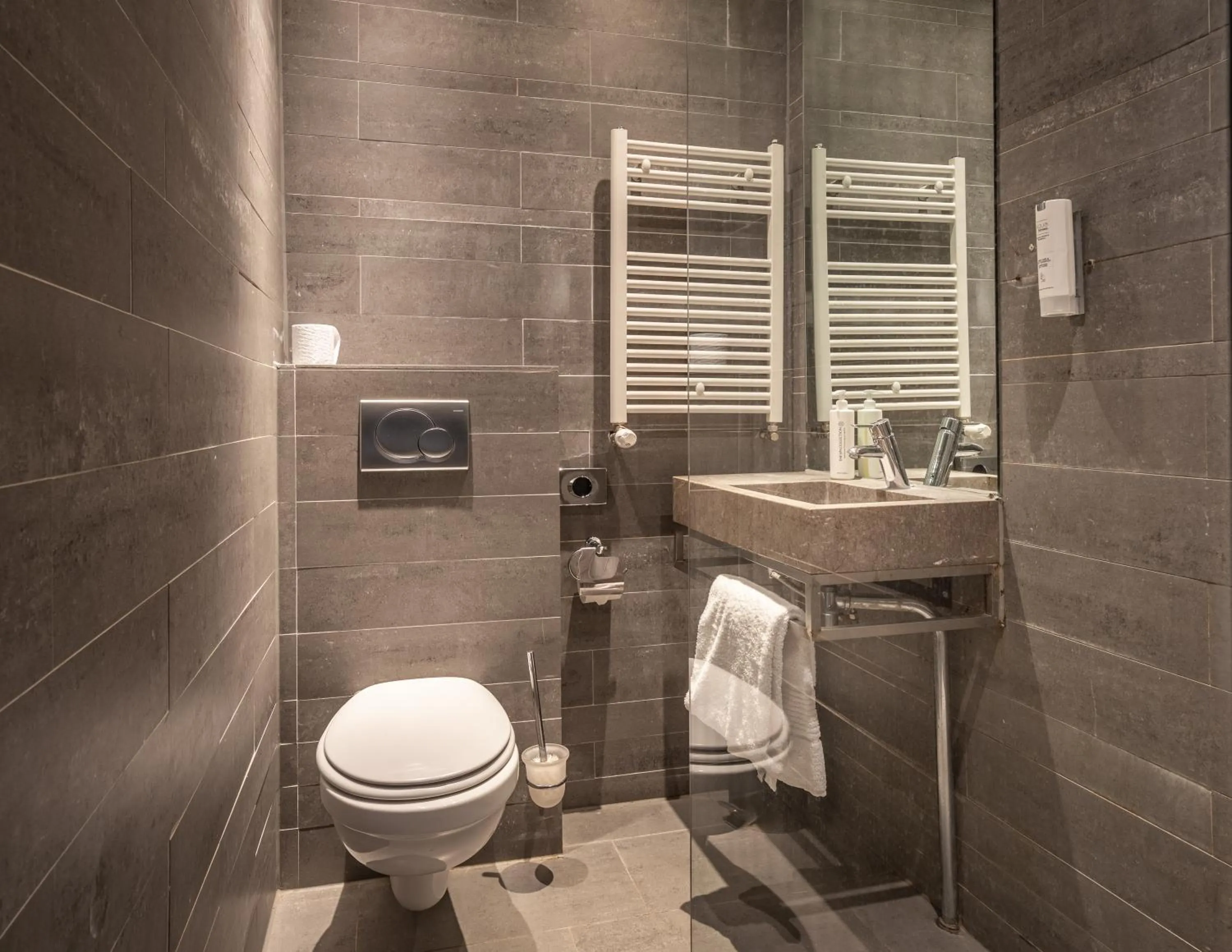 Shower in Musea Hotel & Apartments