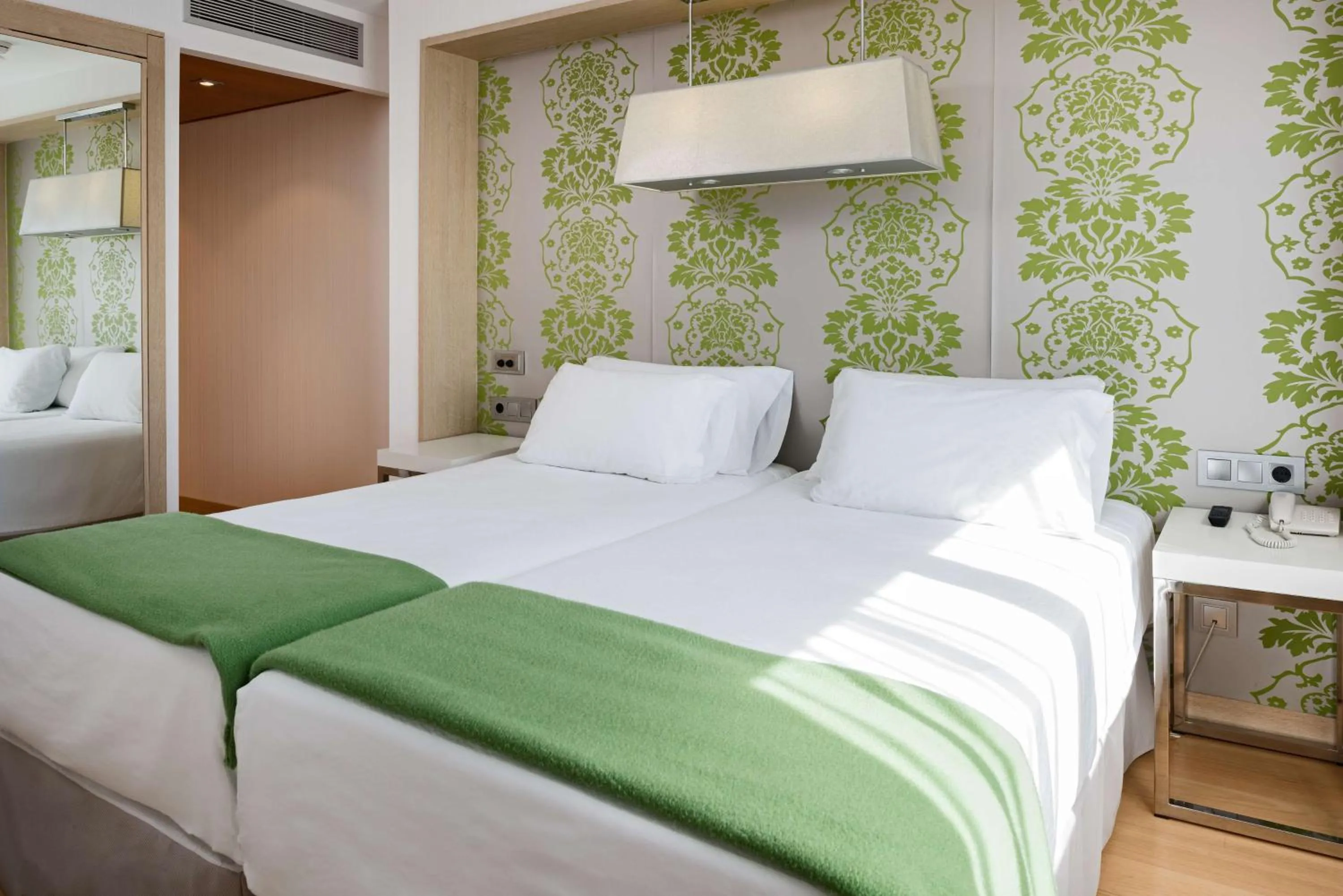 Photo of the whole room, Bed in NH Ciudad Real