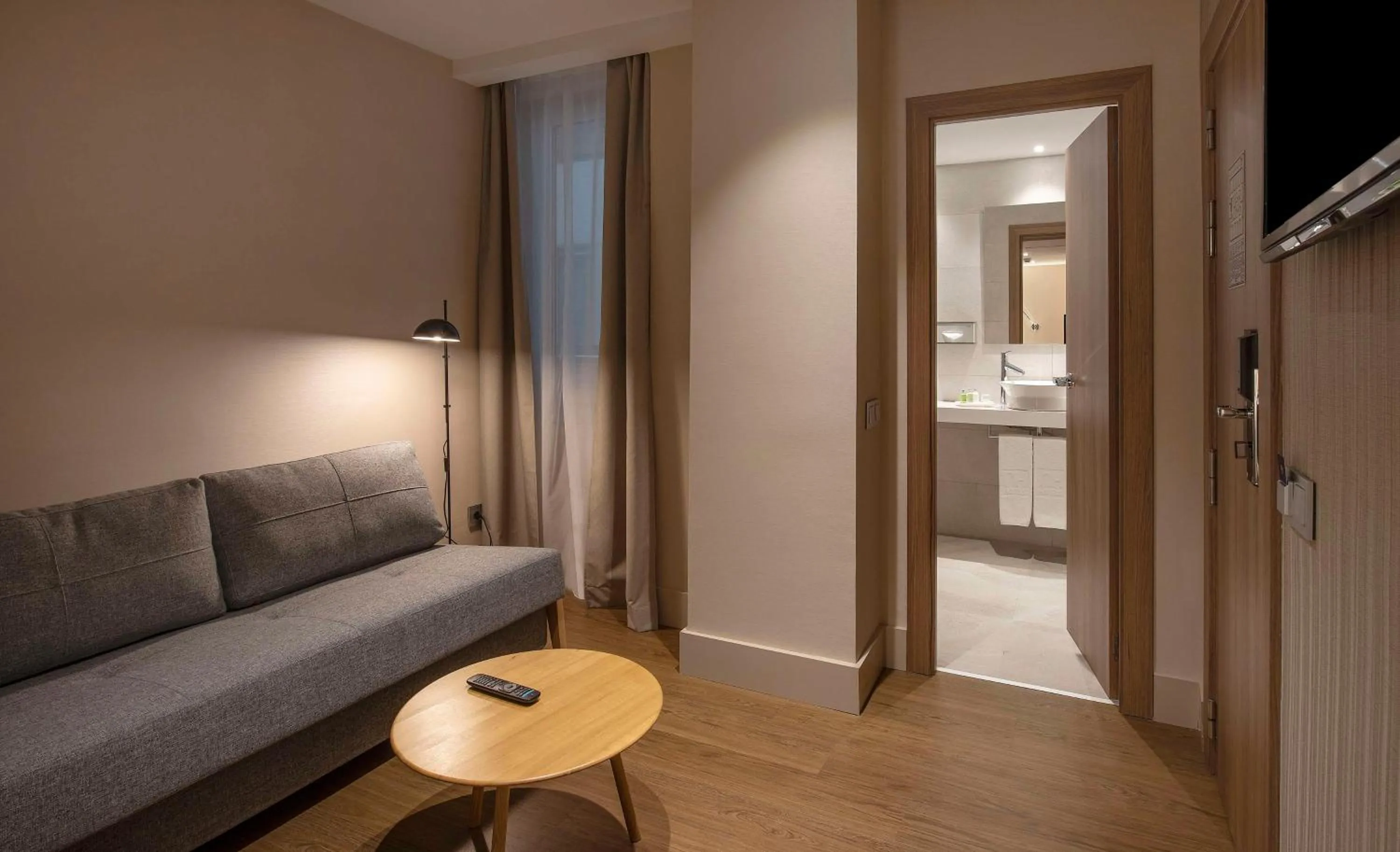 Bedroom, Bed in NH Sants Barcelona
