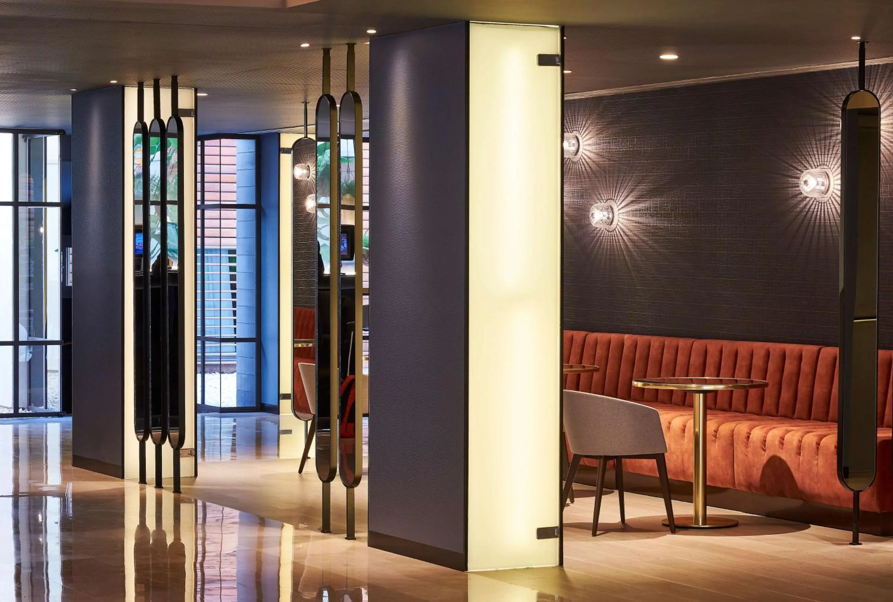 Lobby or reception in NH Sants Barcelona