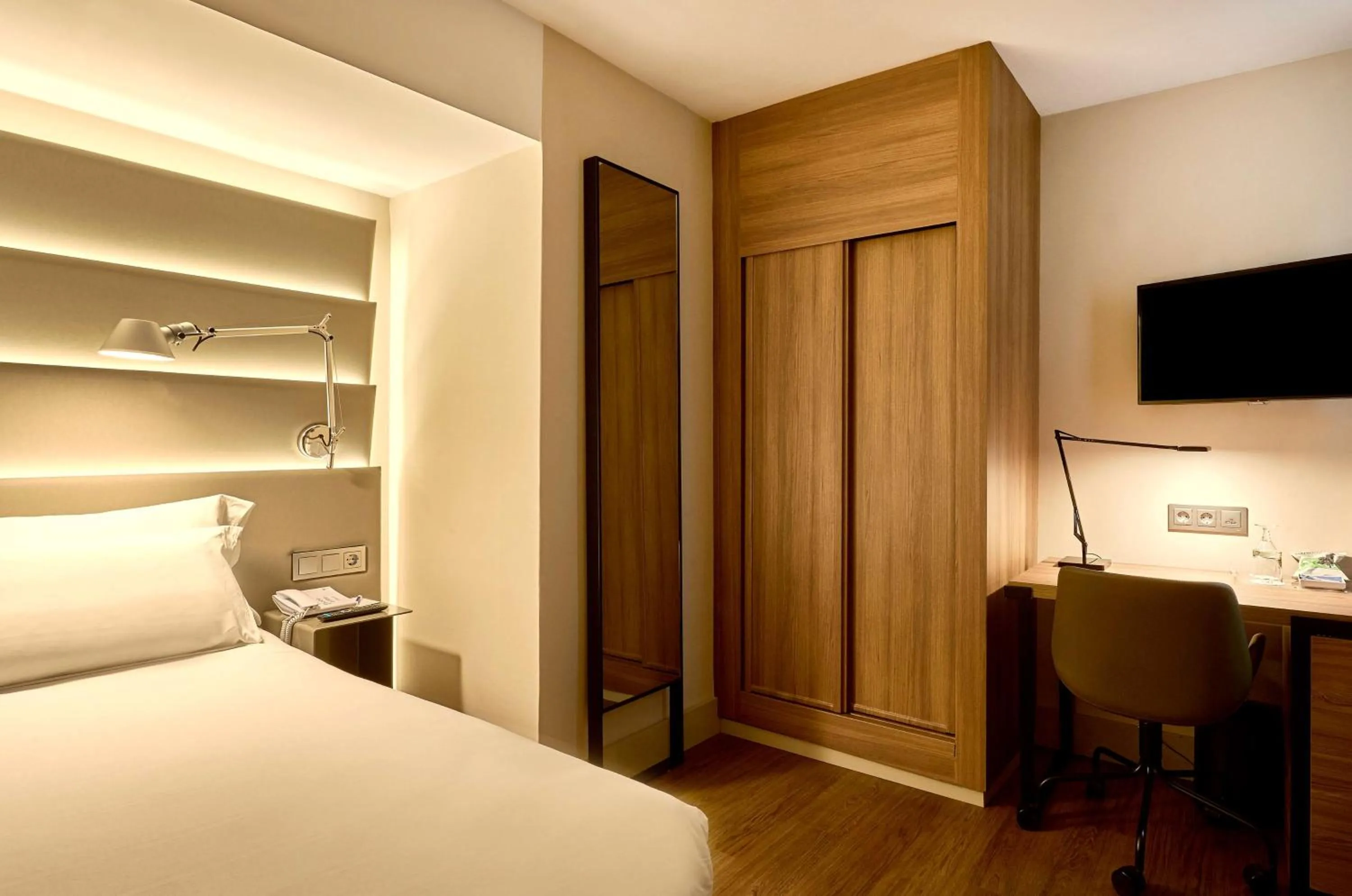 Photo of the whole room, Bed in NH Sants Barcelona