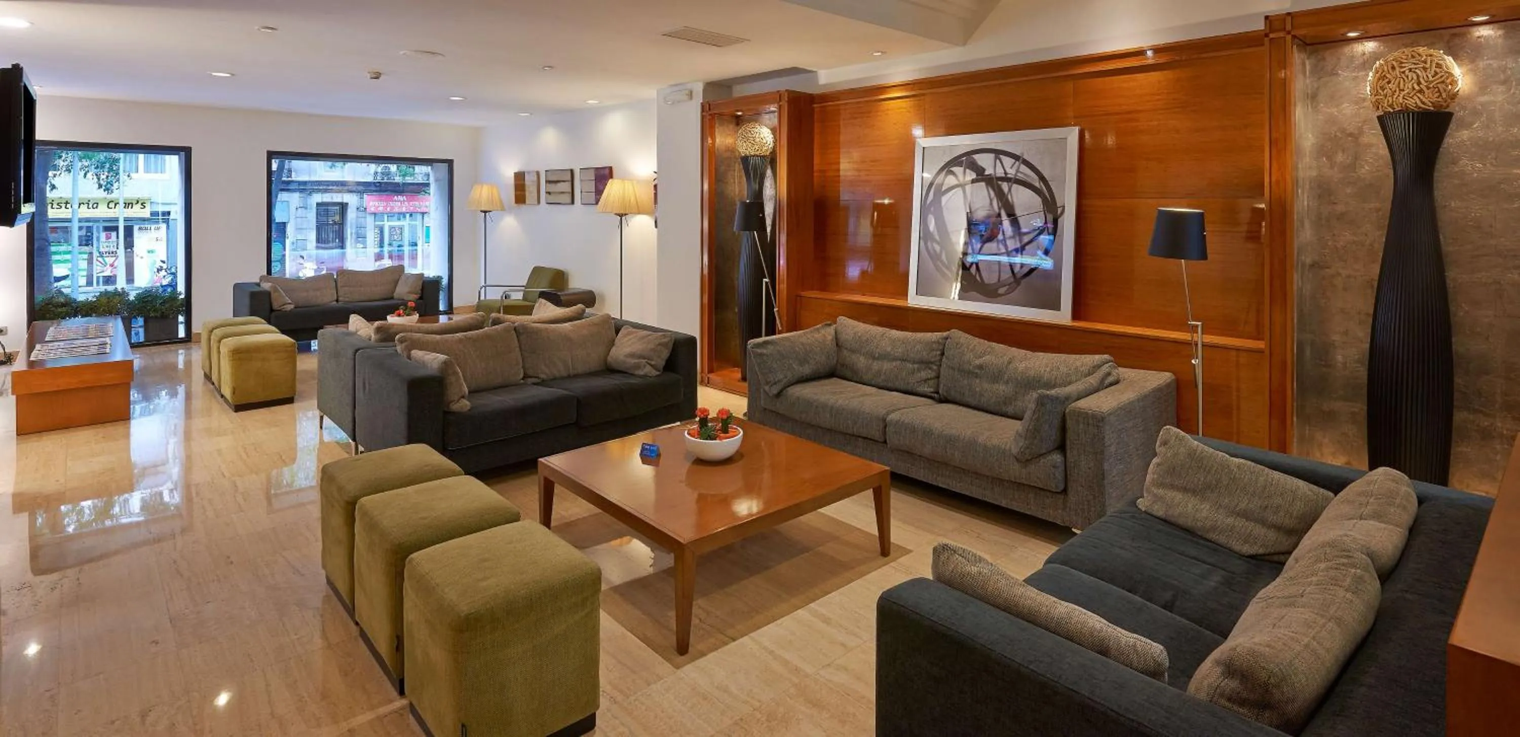 Lobby or reception in NH Barcelona Eixample