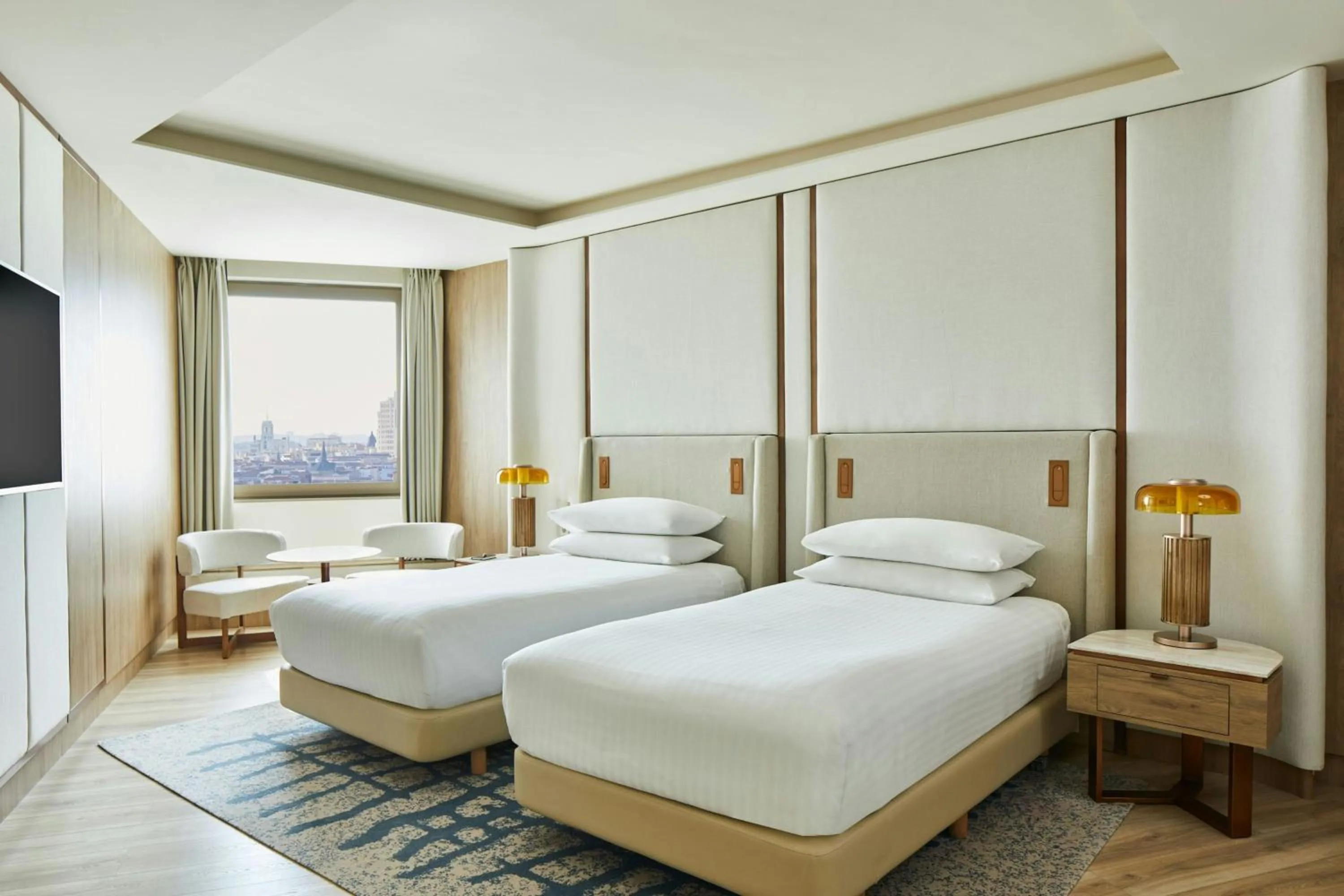 Photo of the whole room, Bed in Madrid Marriott Hotel Princesa Plaza