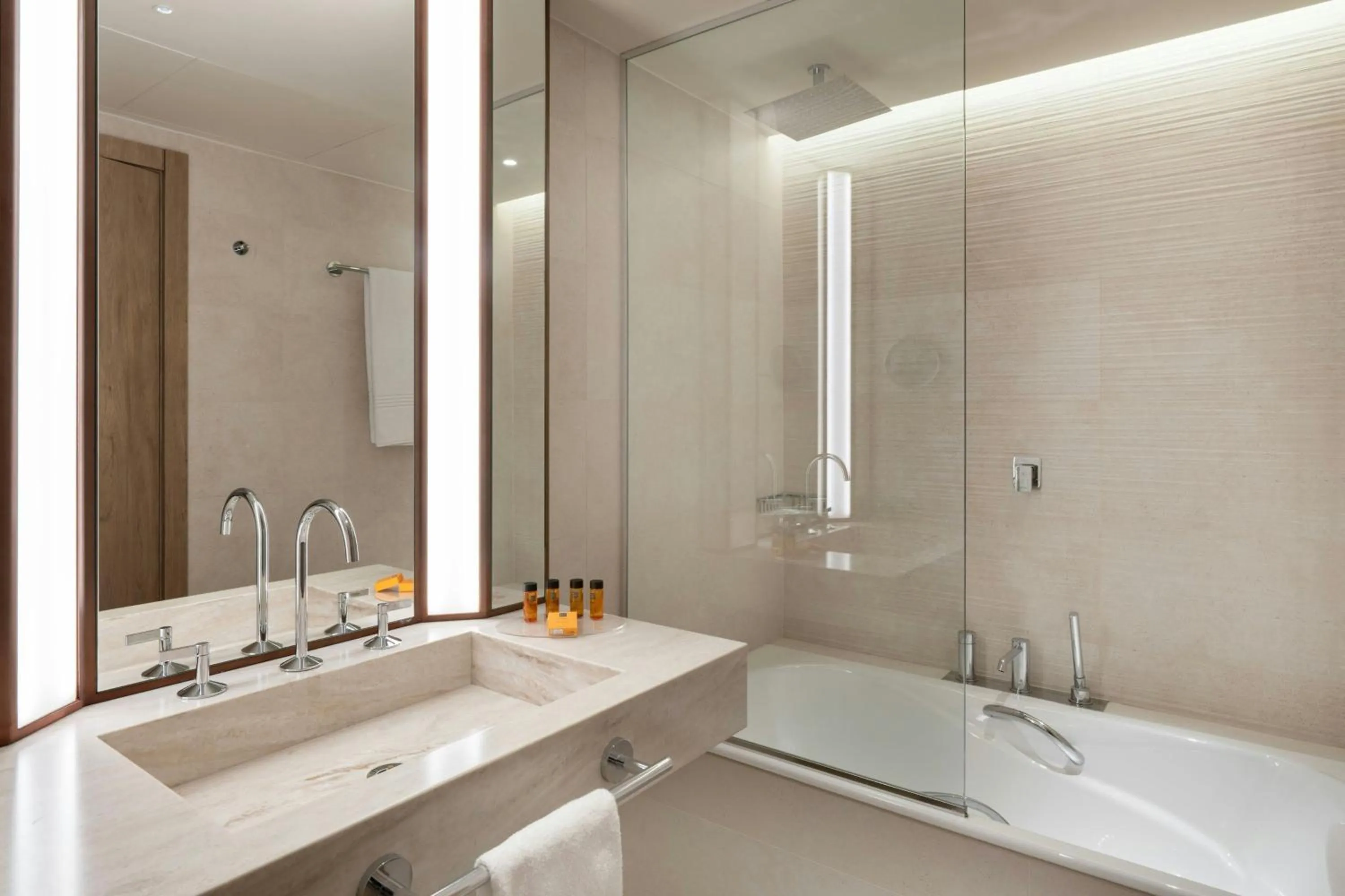 Bathroom in Madrid Marriott Hotel Princesa Plaza