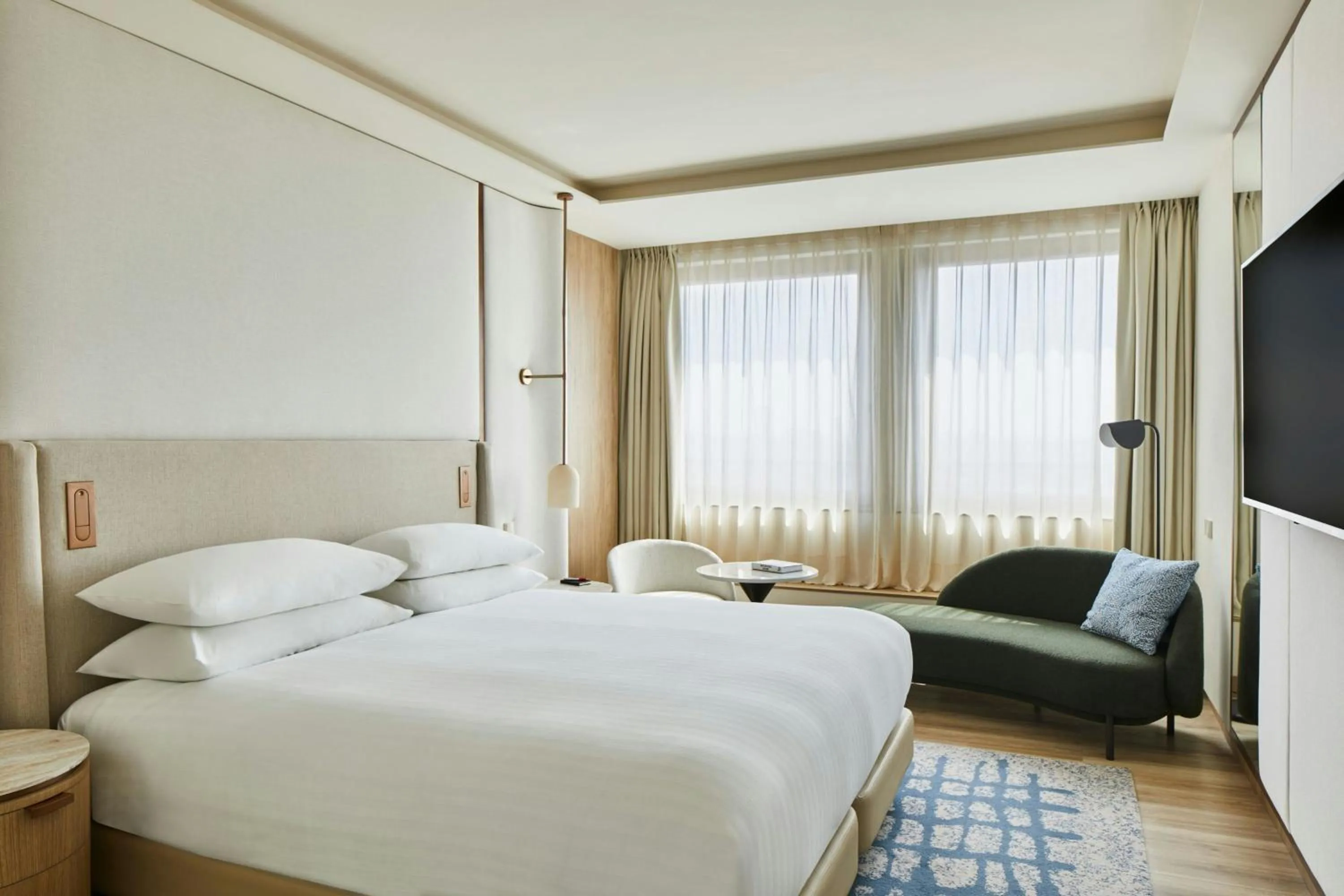 Photo of the whole room, Bed in Madrid Marriott Hotel Princesa Plaza