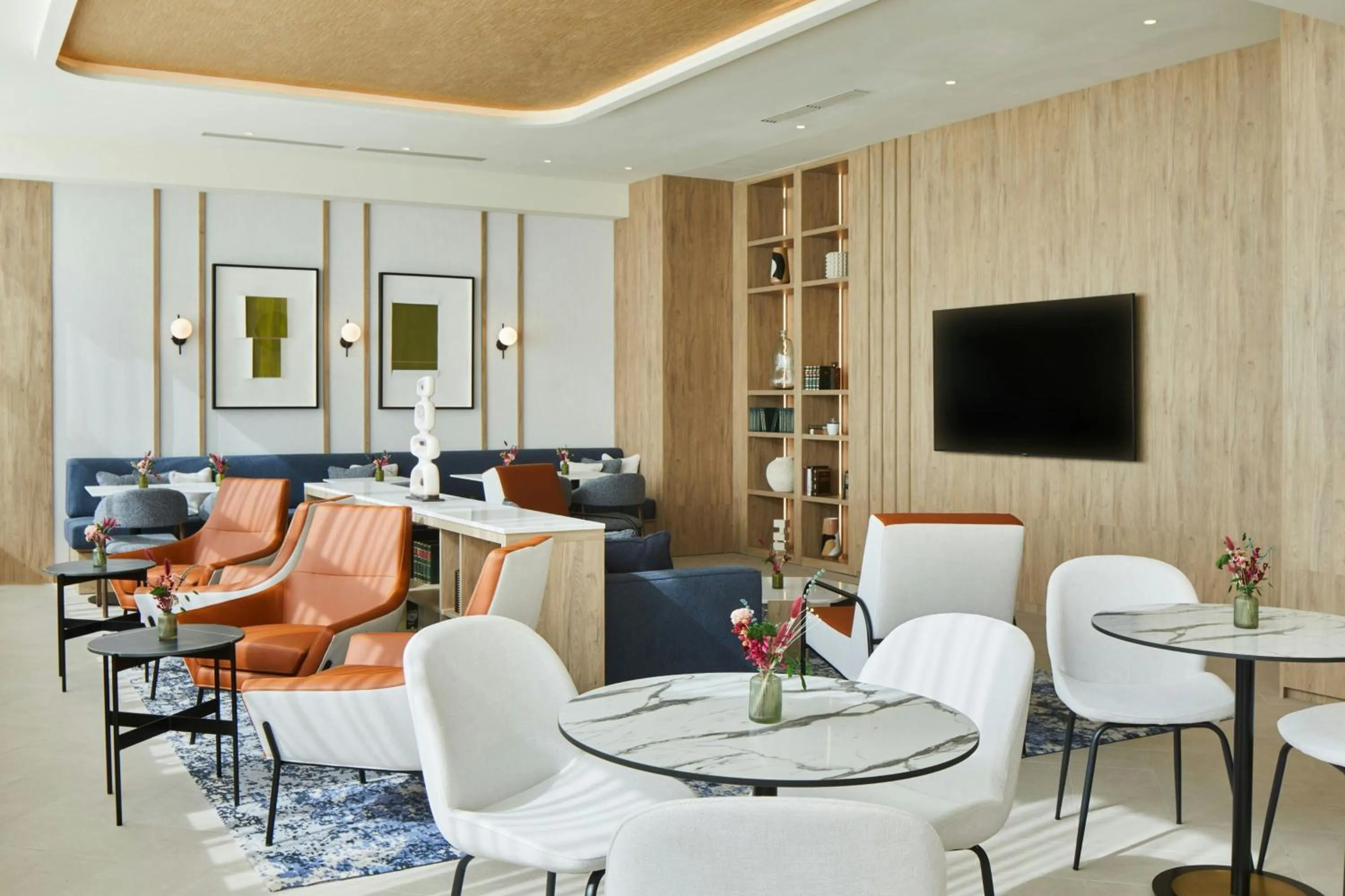 Lounge or bar in Madrid Marriott Hotel Princesa Plaza