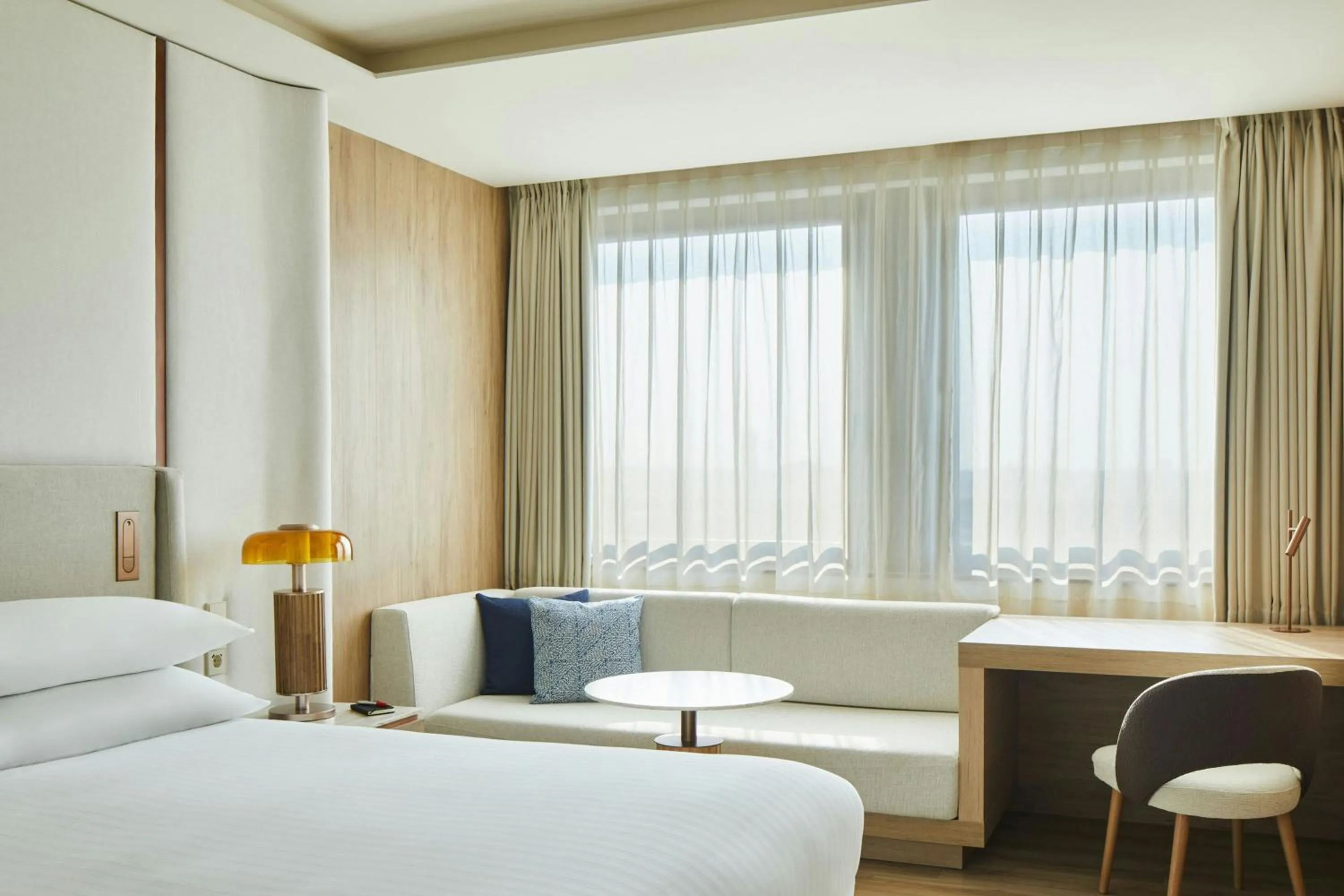 Photo of the whole room, Bed in Madrid Marriott Hotel Princesa Plaza