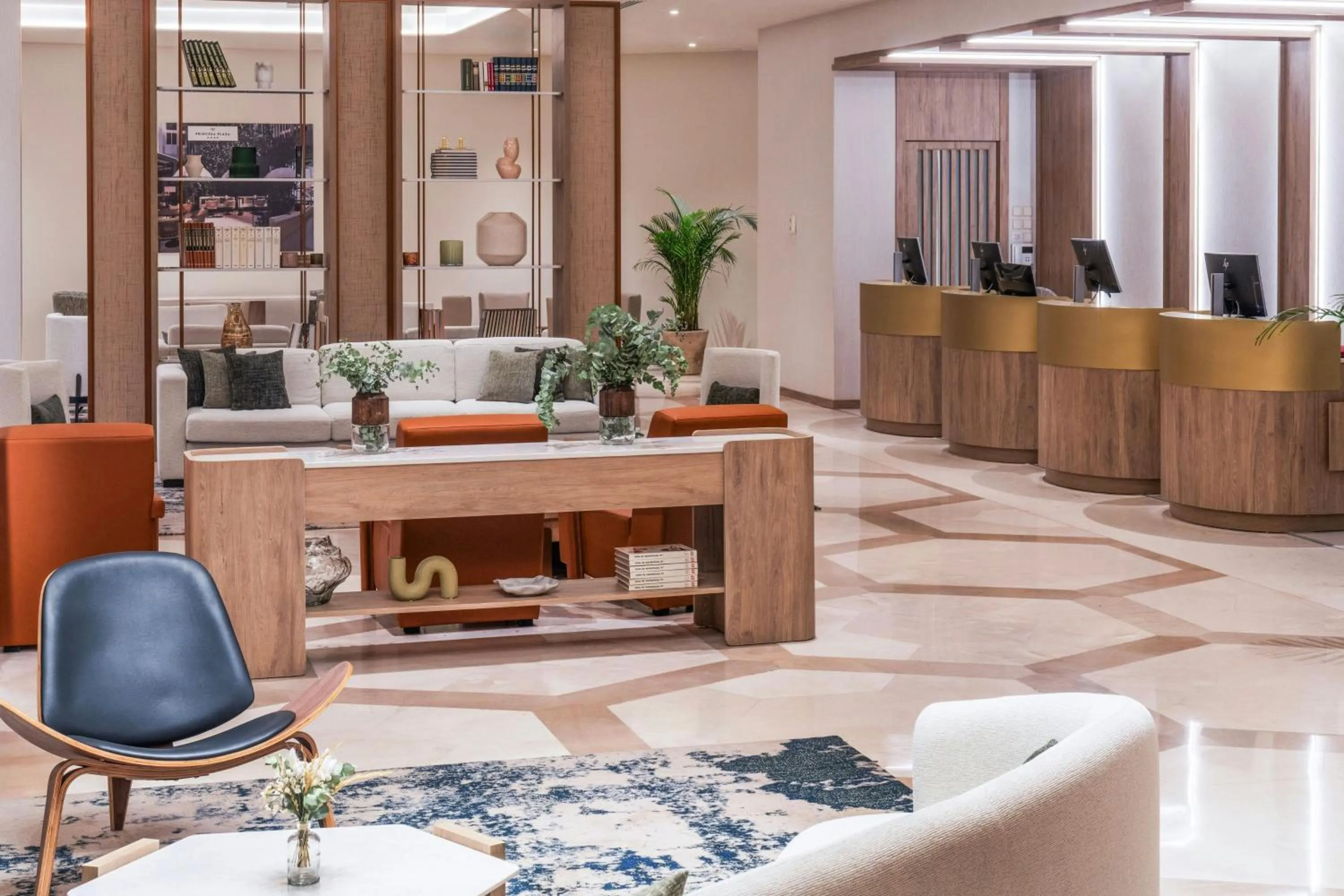 Lobby or reception in Madrid Marriott Hotel Princesa Plaza
