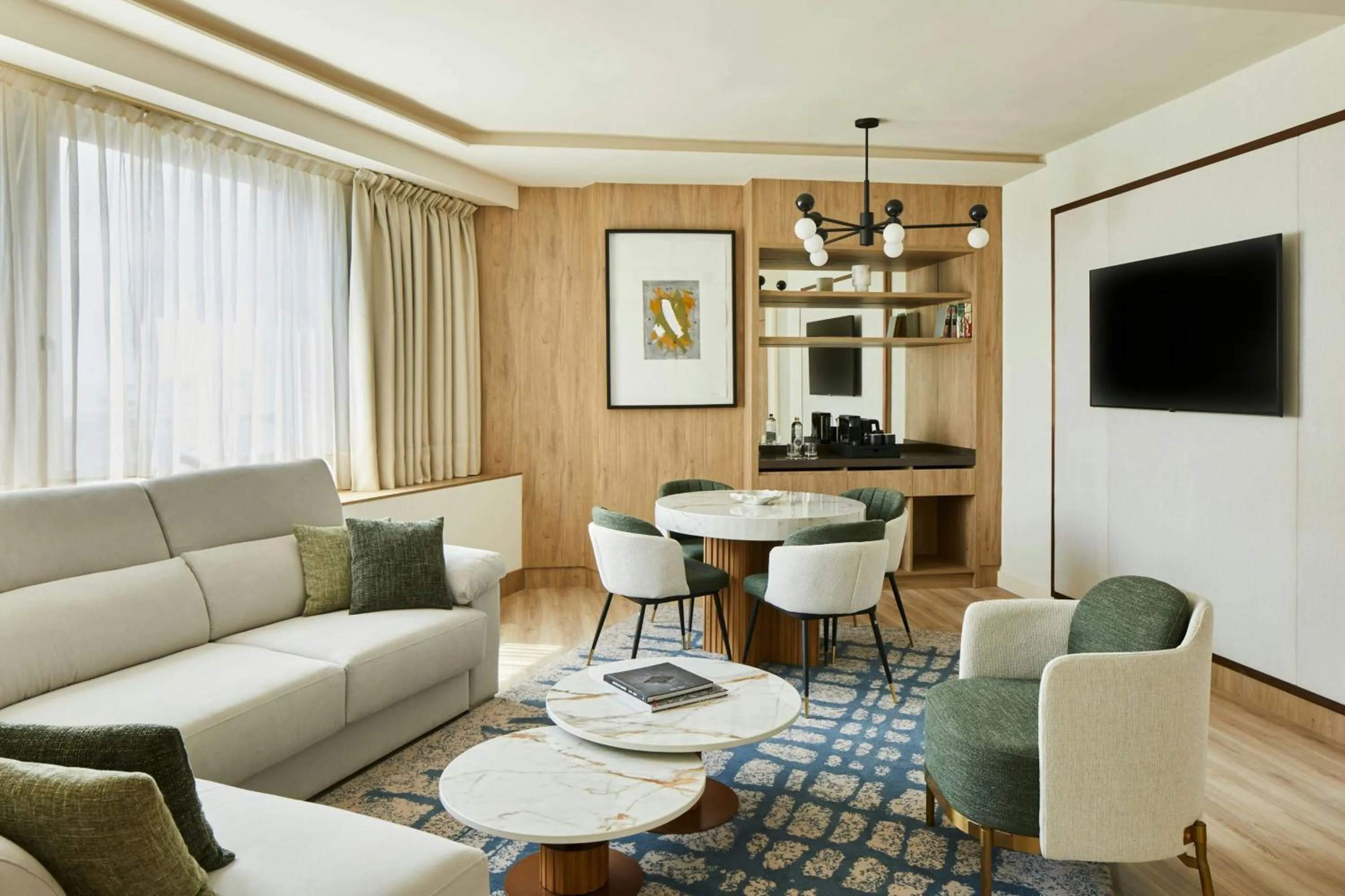 Living room in Madrid Marriott Hotel Princesa Plaza