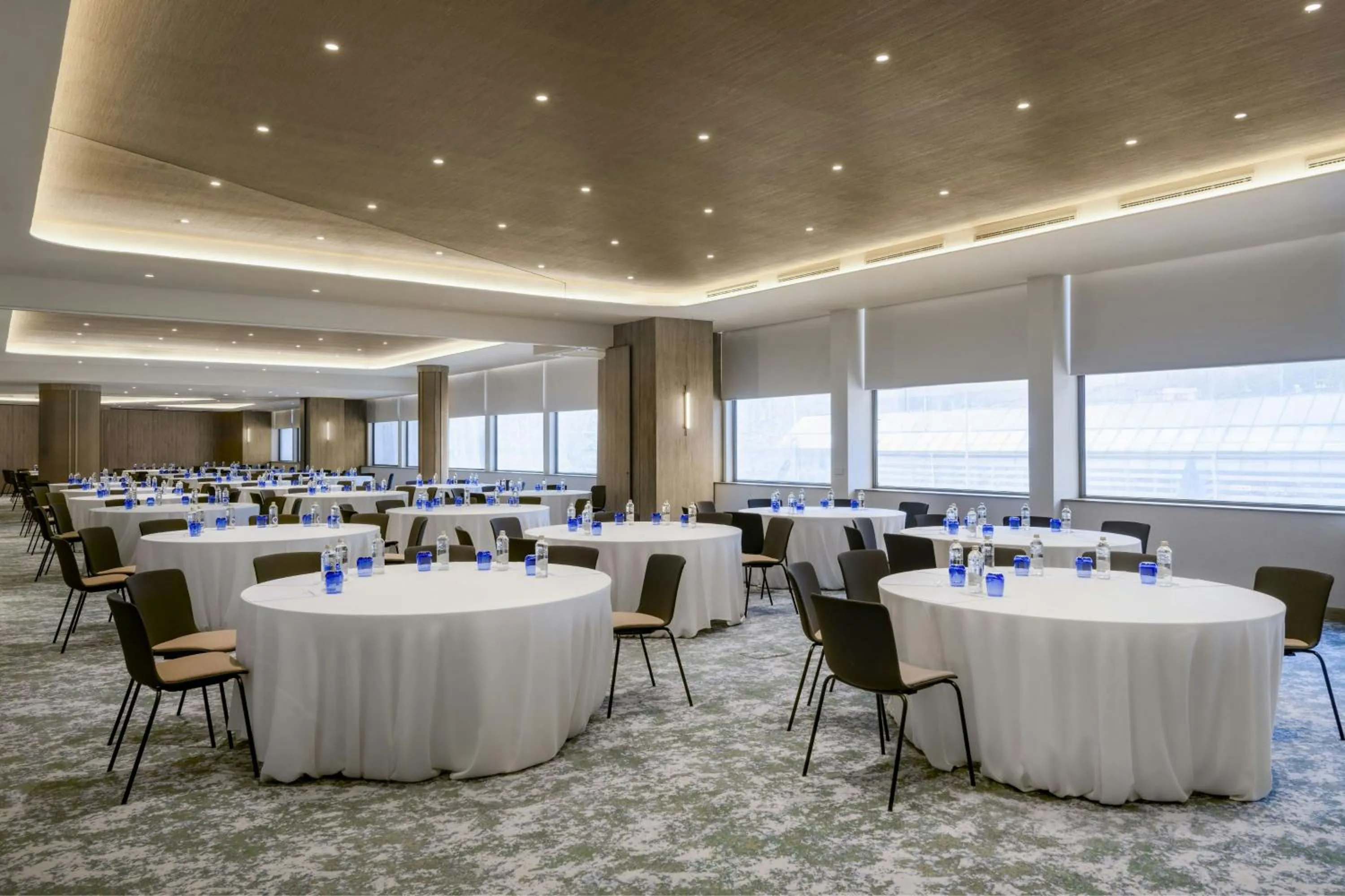 Lounge or bar in Madrid Marriott Hotel Princesa Plaza