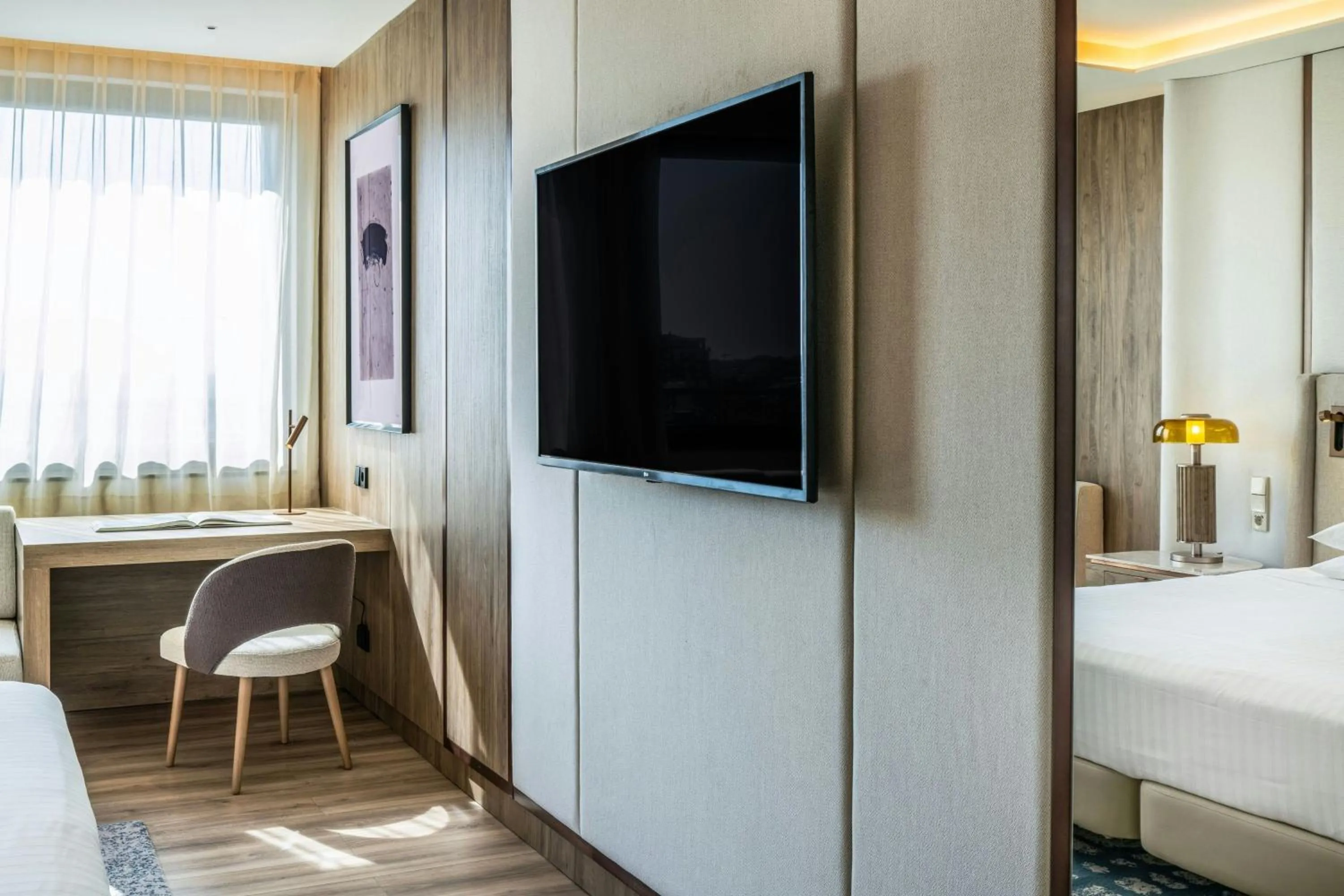 Photo of the whole room, Bed in Madrid Marriott Hotel Princesa Plaza