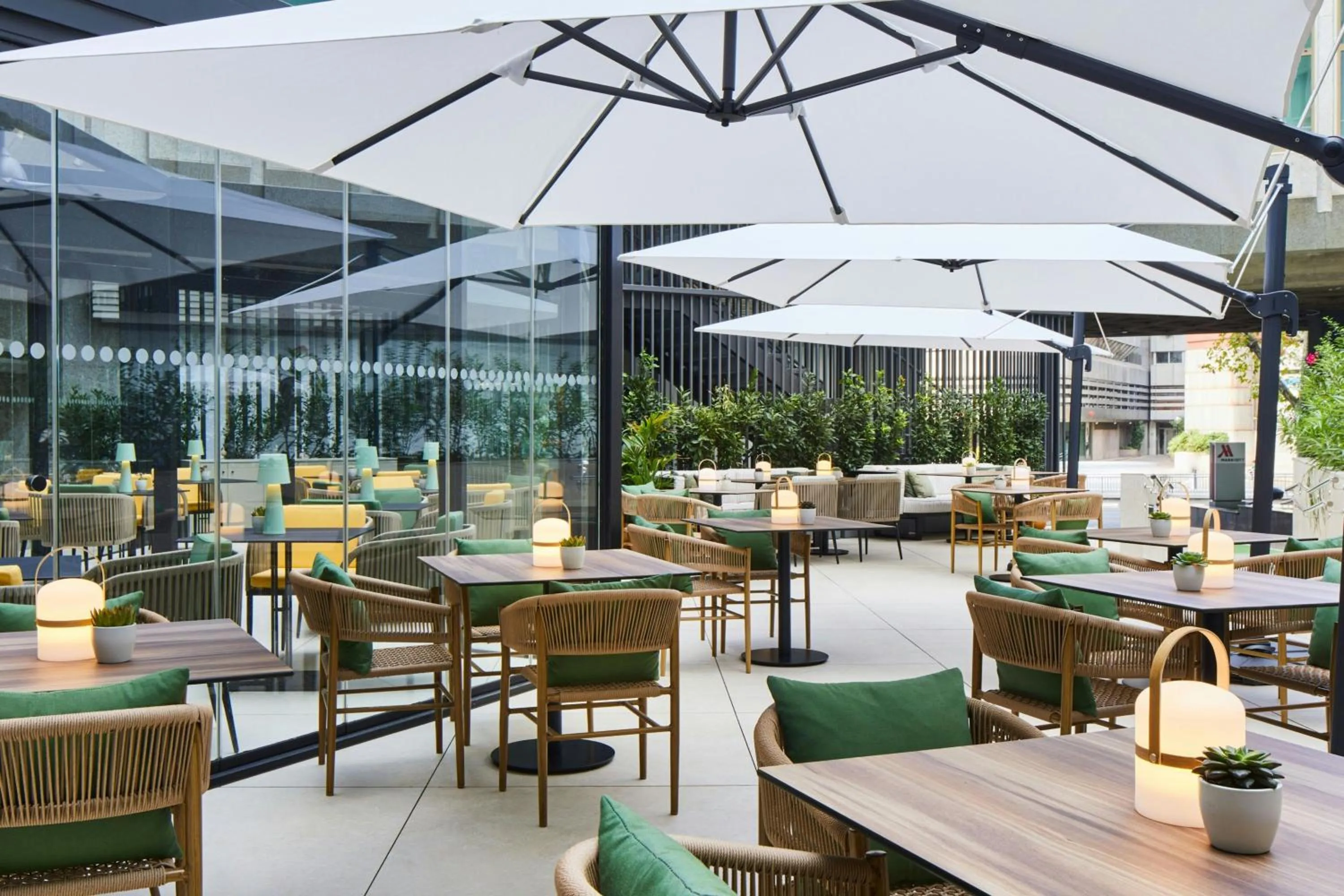 Restaurant/places to eat in Madrid Marriott Hotel Princesa Plaza