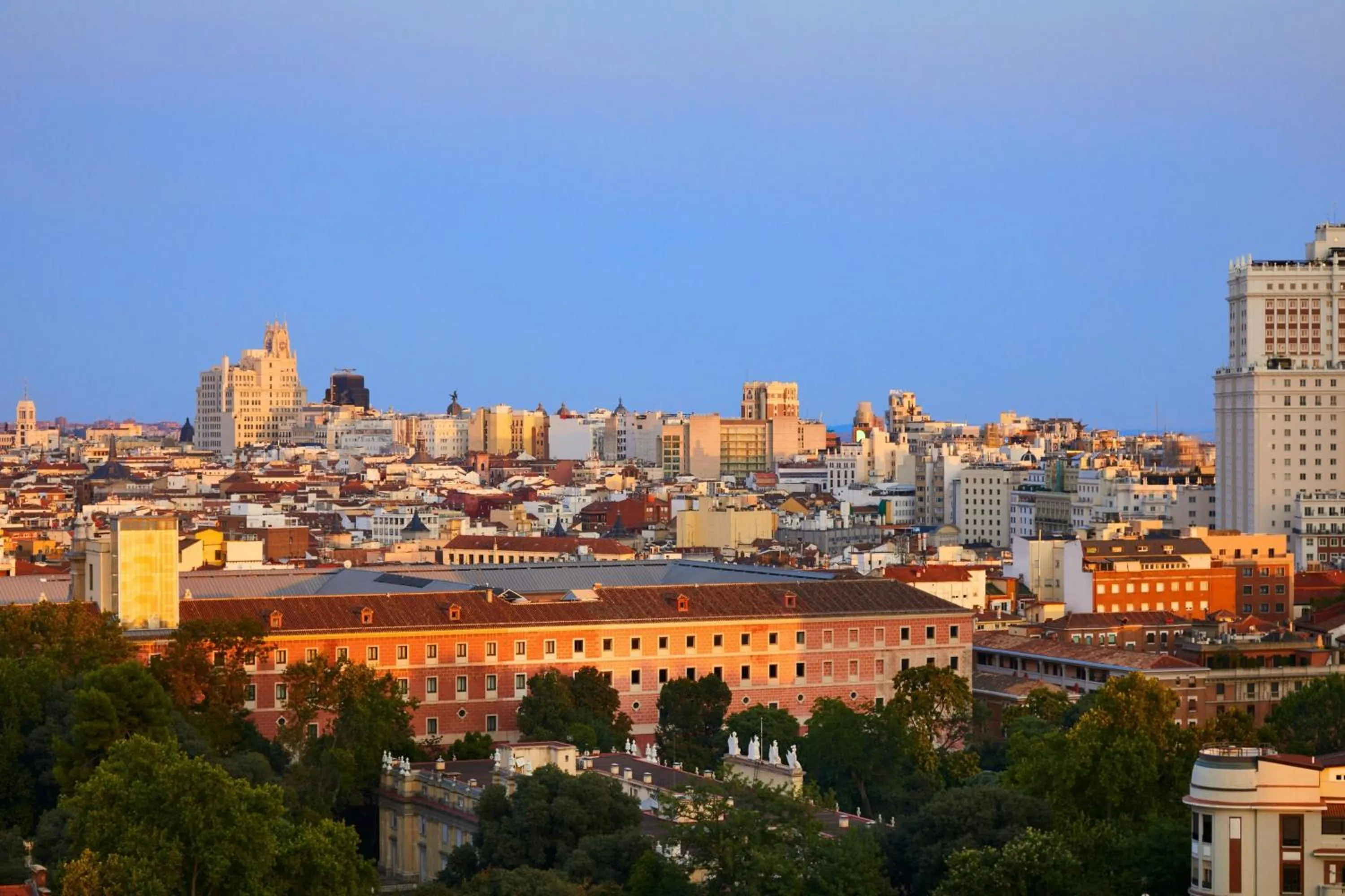 Photo of the whole room in Madrid Marriott Hotel Princesa Plaza