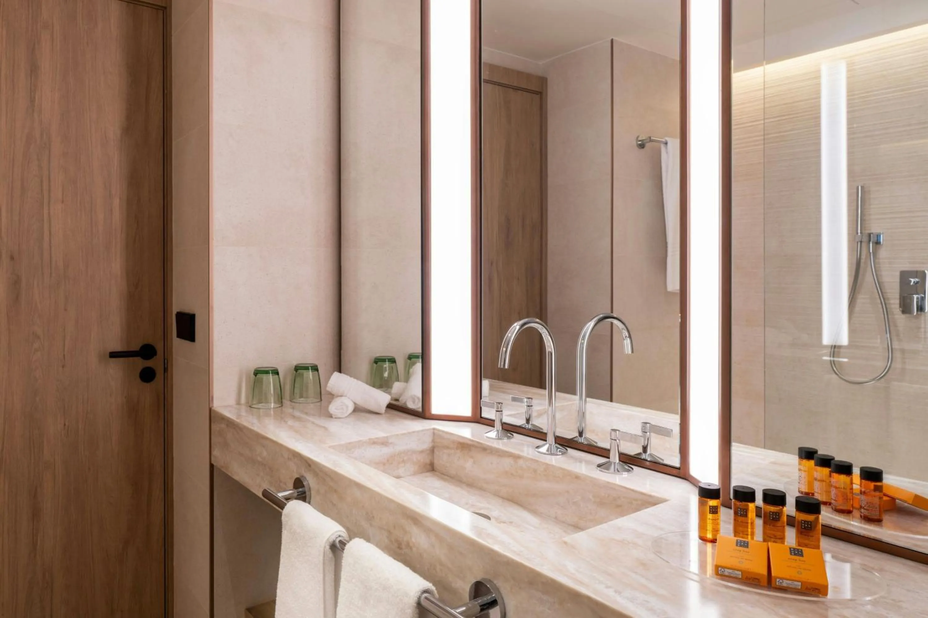 Bathroom in Madrid Marriott Hotel Princesa Plaza