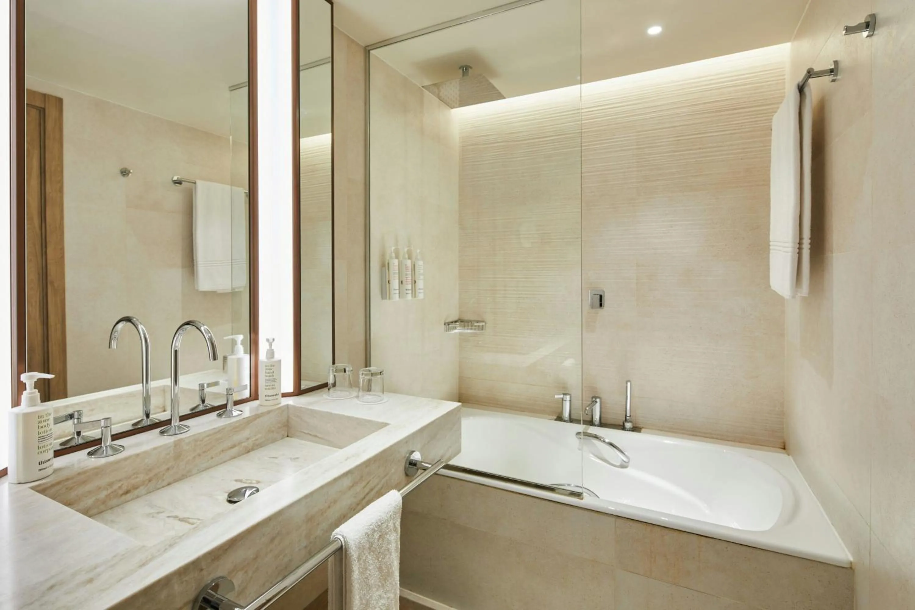 Bathroom in Madrid Marriott Hotel Princesa Plaza