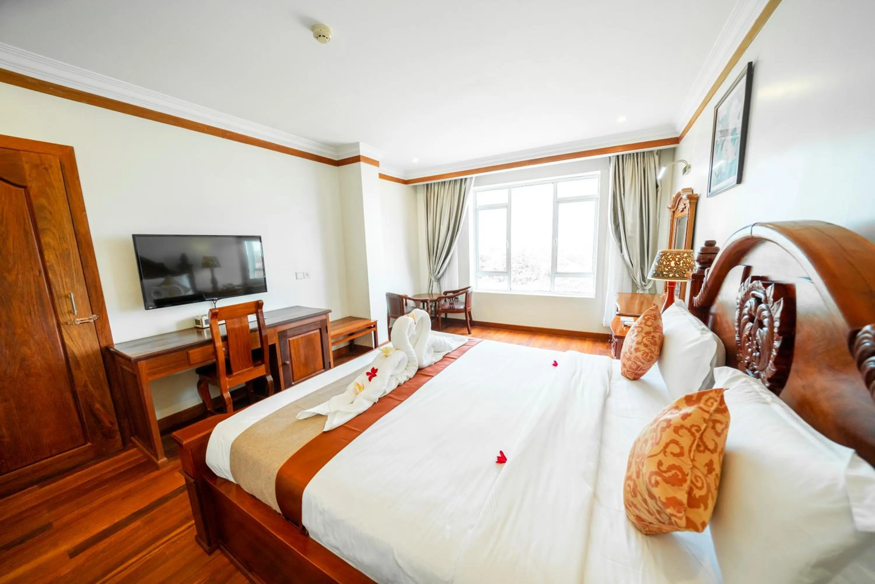 Bed in Pursat Riverside Hotel & Spa