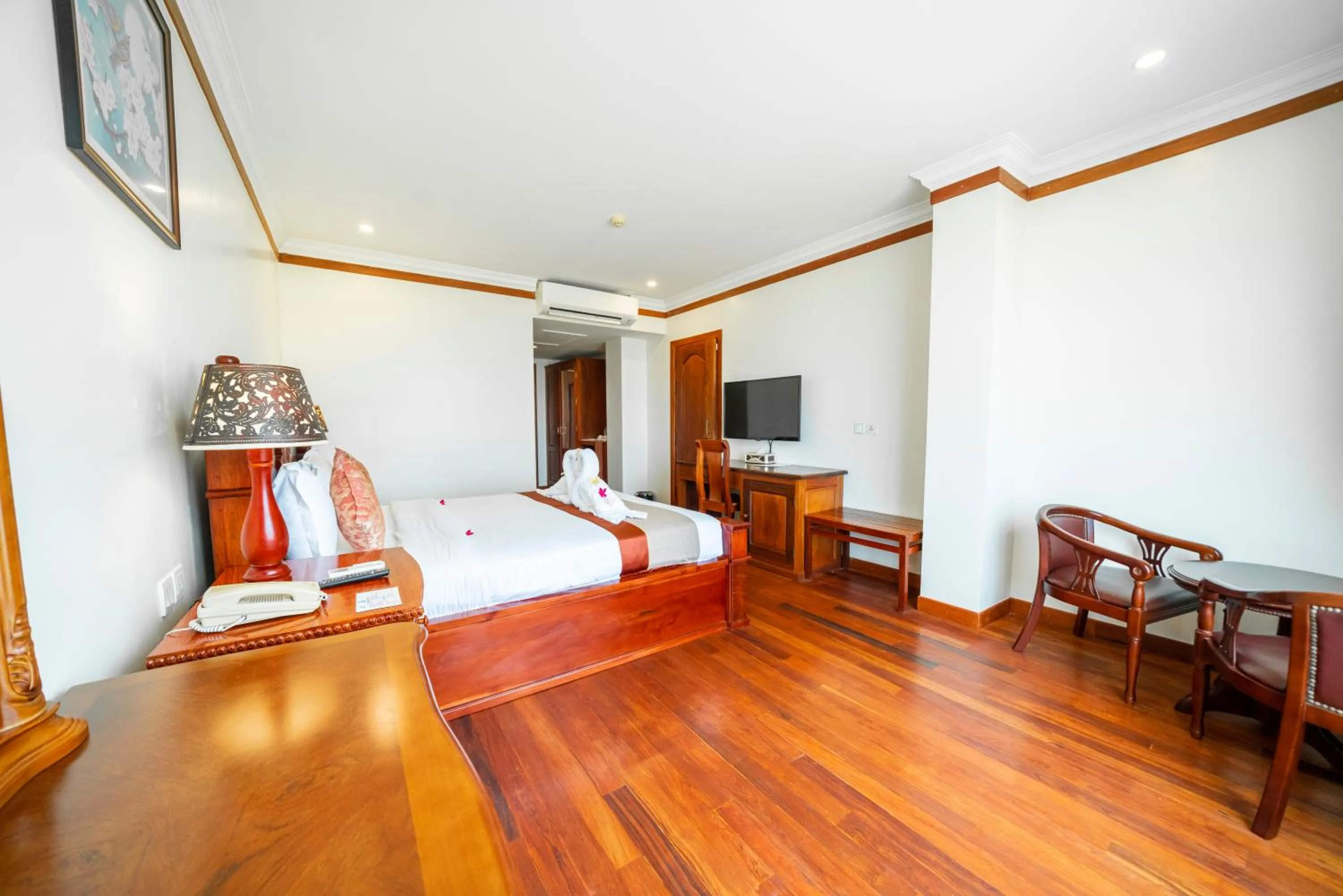 Bed in Pursat Riverside Hotel & Spa
