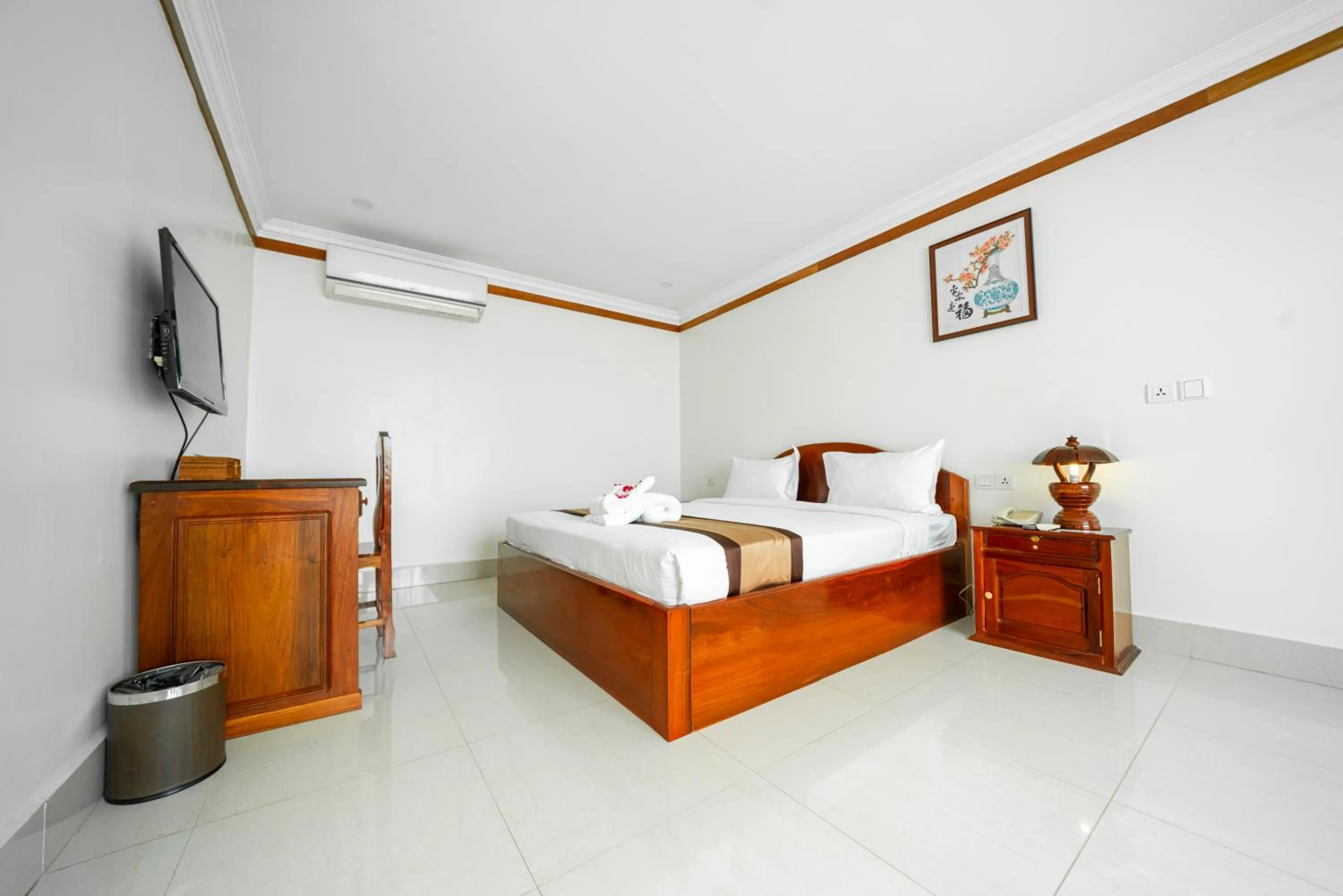 Bed in Pursat Riverside Hotel & Spa