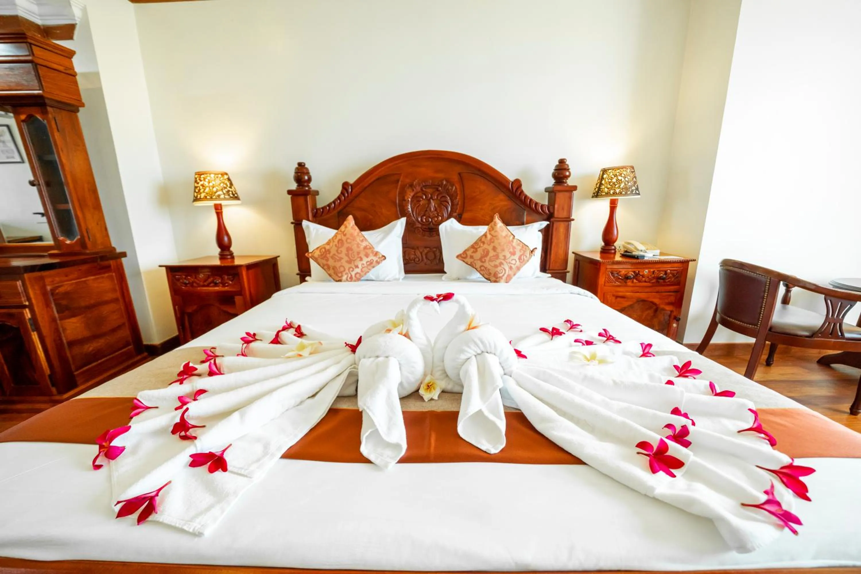 Bed in Pursat Riverside Hotel & Spa