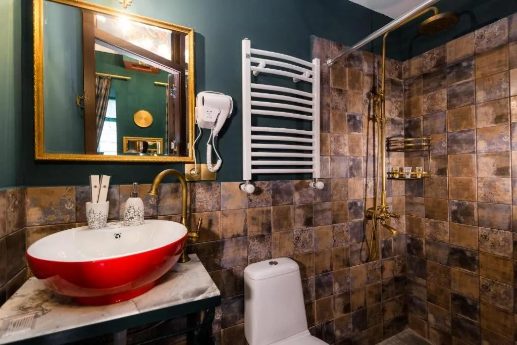 Shower in Vorontsoff Inn Boutique Hotel