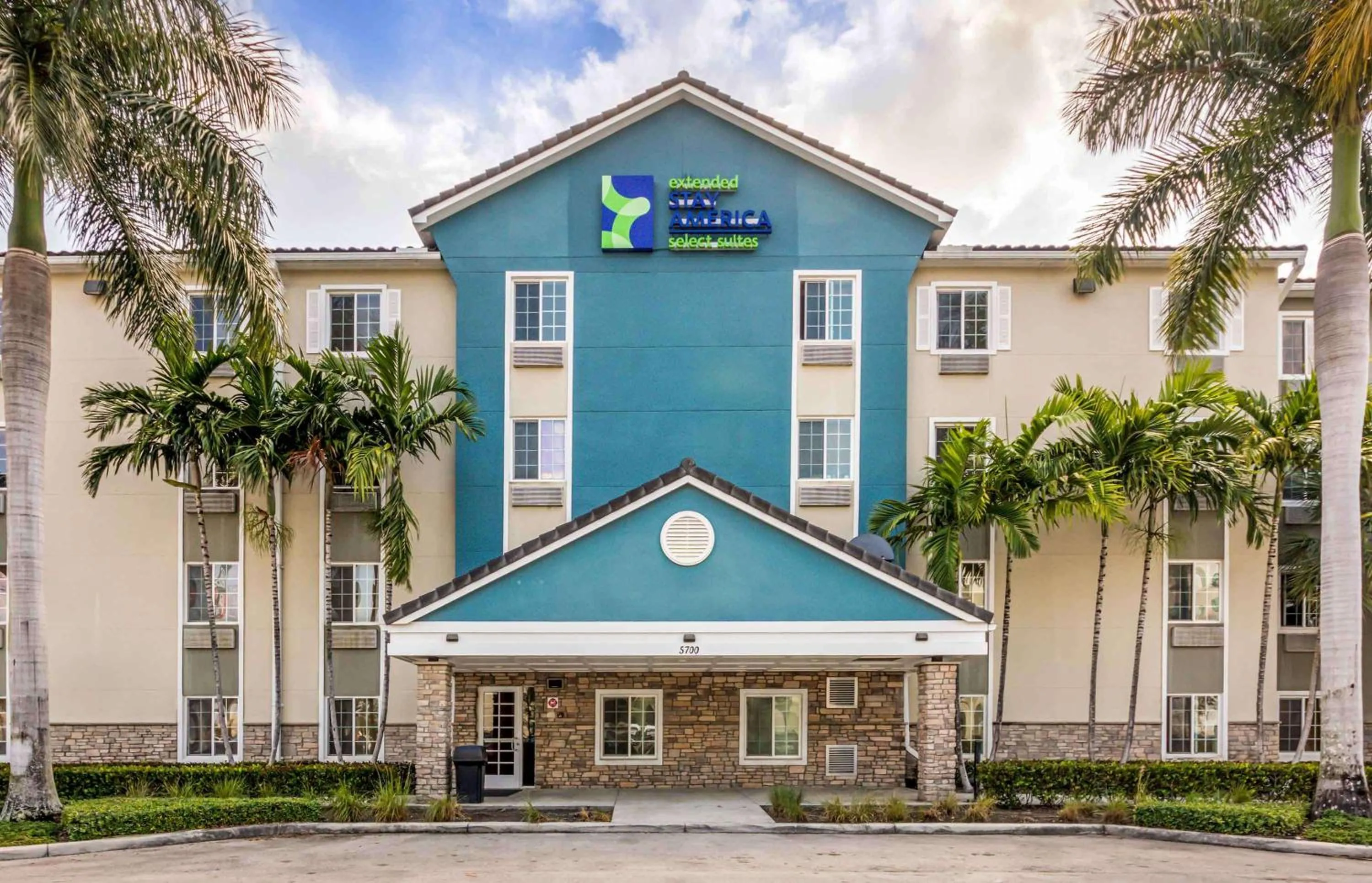 Property building in Extended Stay America Select Suites - Fort Lauderdale - Airport - West