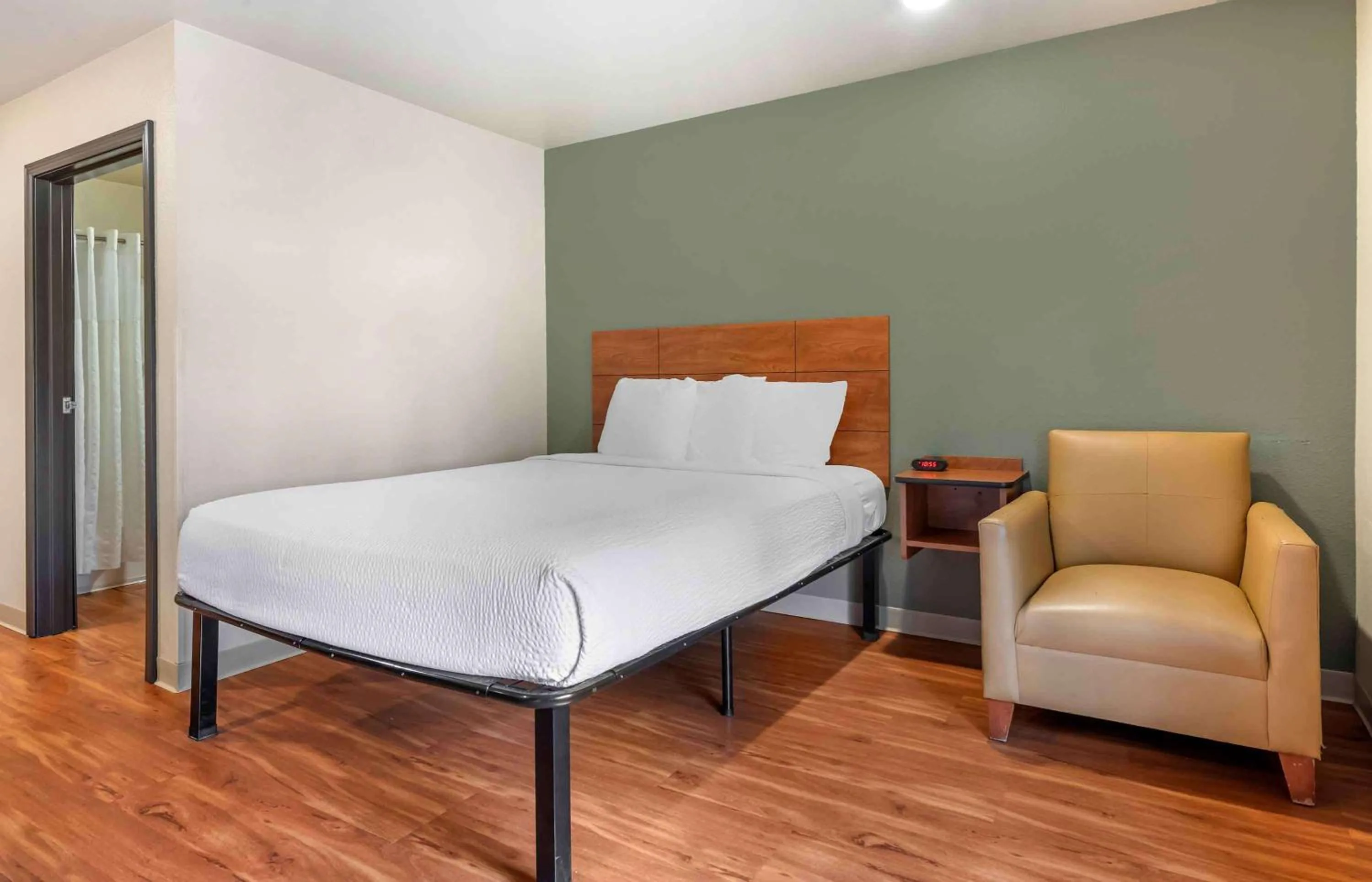 Bedroom in Extended Stay America Select Suites - Lake Worth