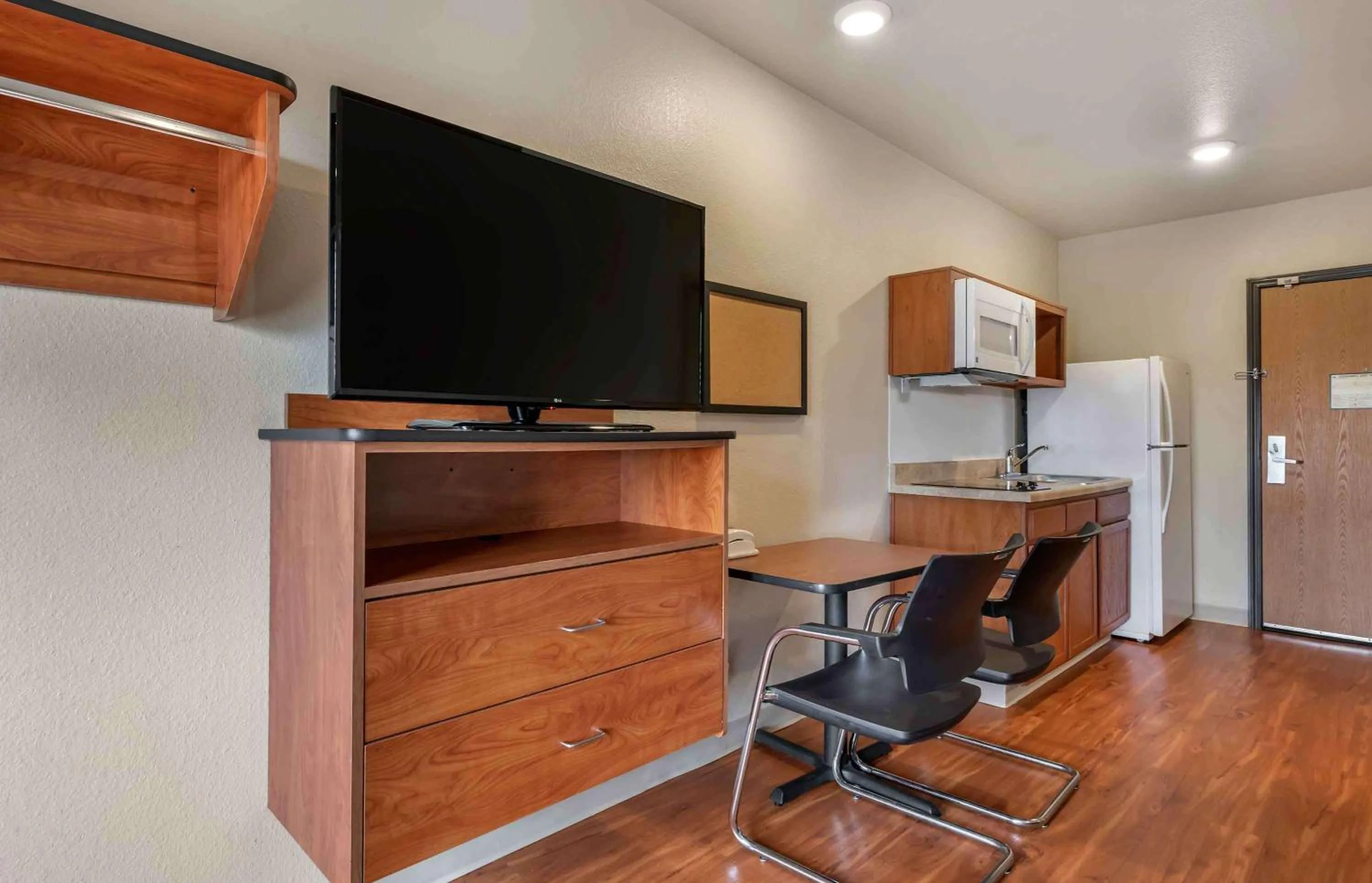 Bedroom in Extended Stay America Select Suites - Lake Worth