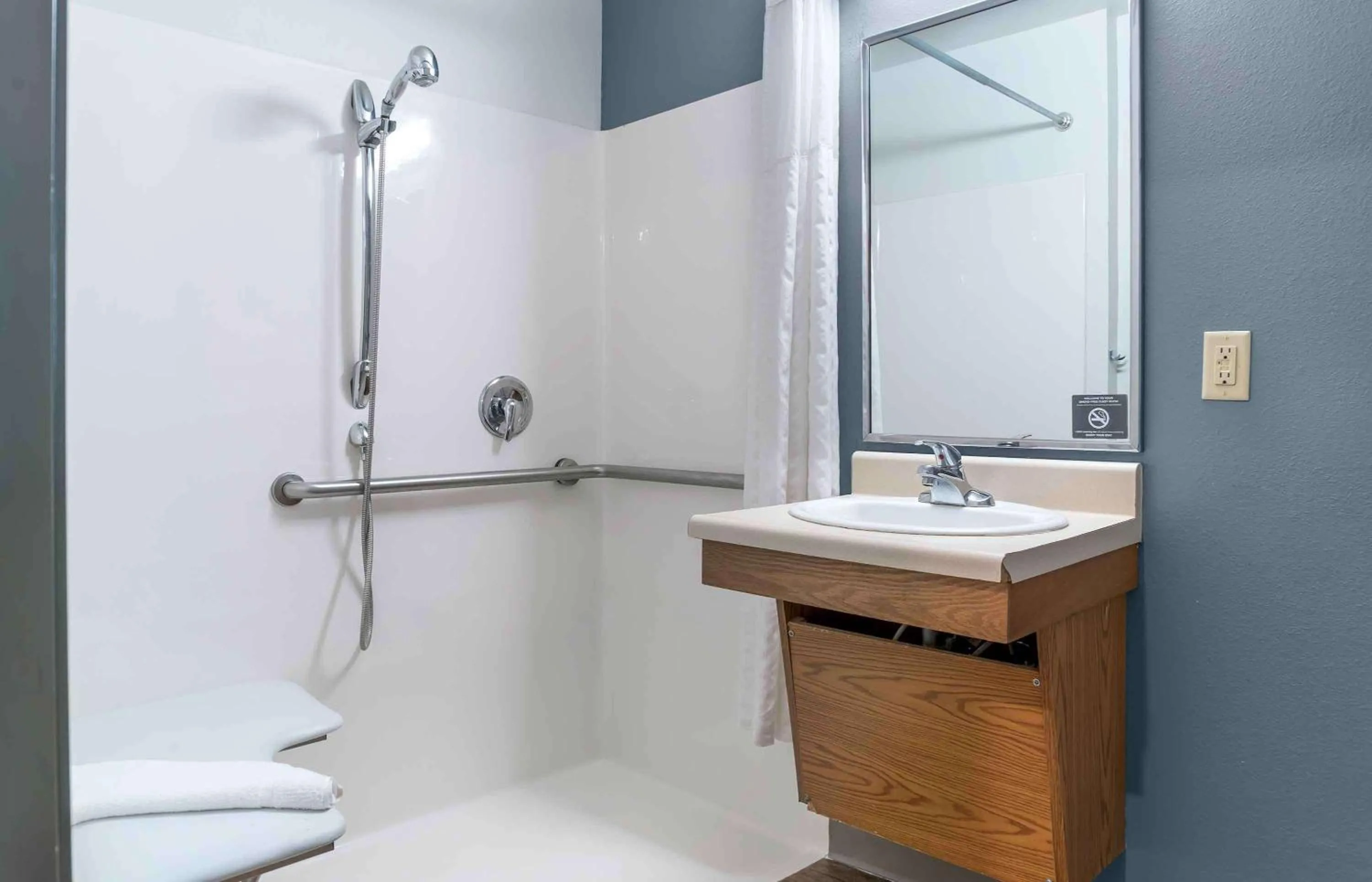 Bathroom in Extended Stay America Select Suites - Kalamazoo - West