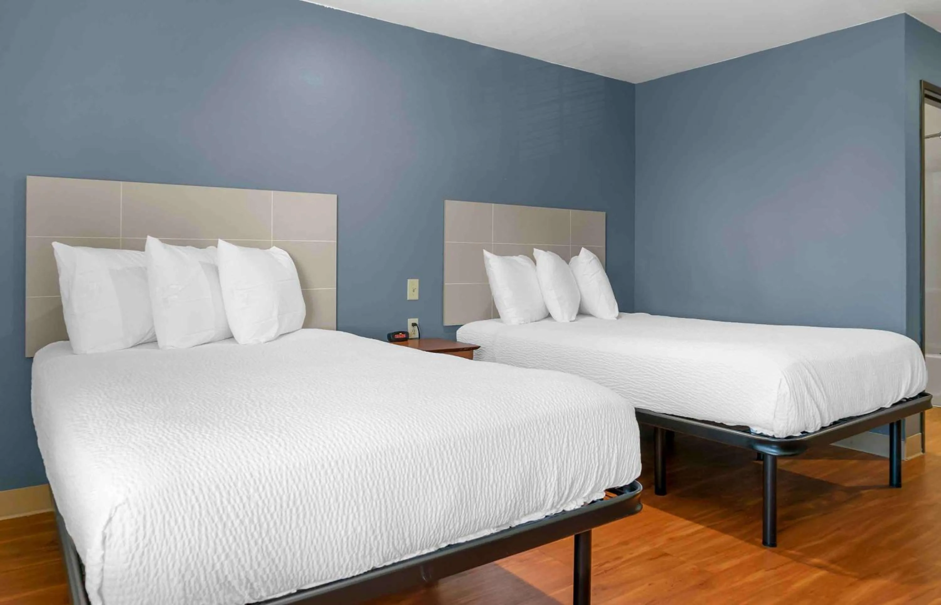 Bedroom, Bed in Extended Stay America Select Suites - Kalamazoo - West