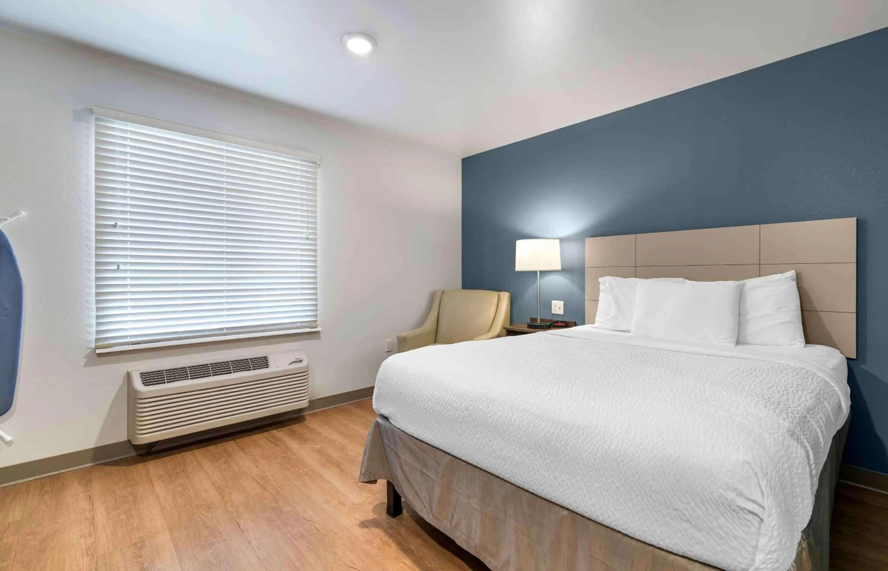 Bedroom, Bed in Extended Stay America Suites - Nashua - Merrimack