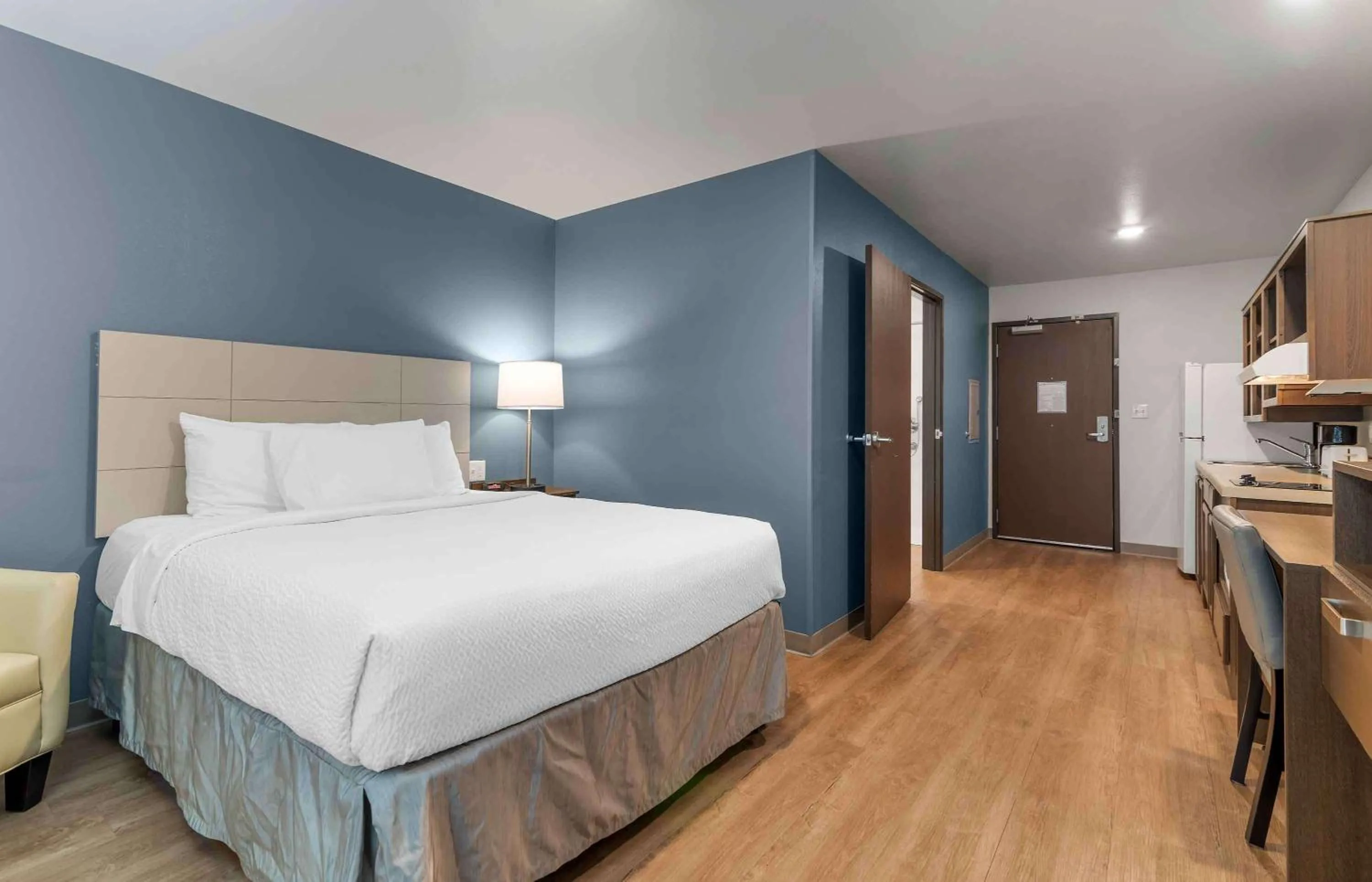 Bedroom, Bed in Extended Stay America Suites - Nashua - Merrimack
