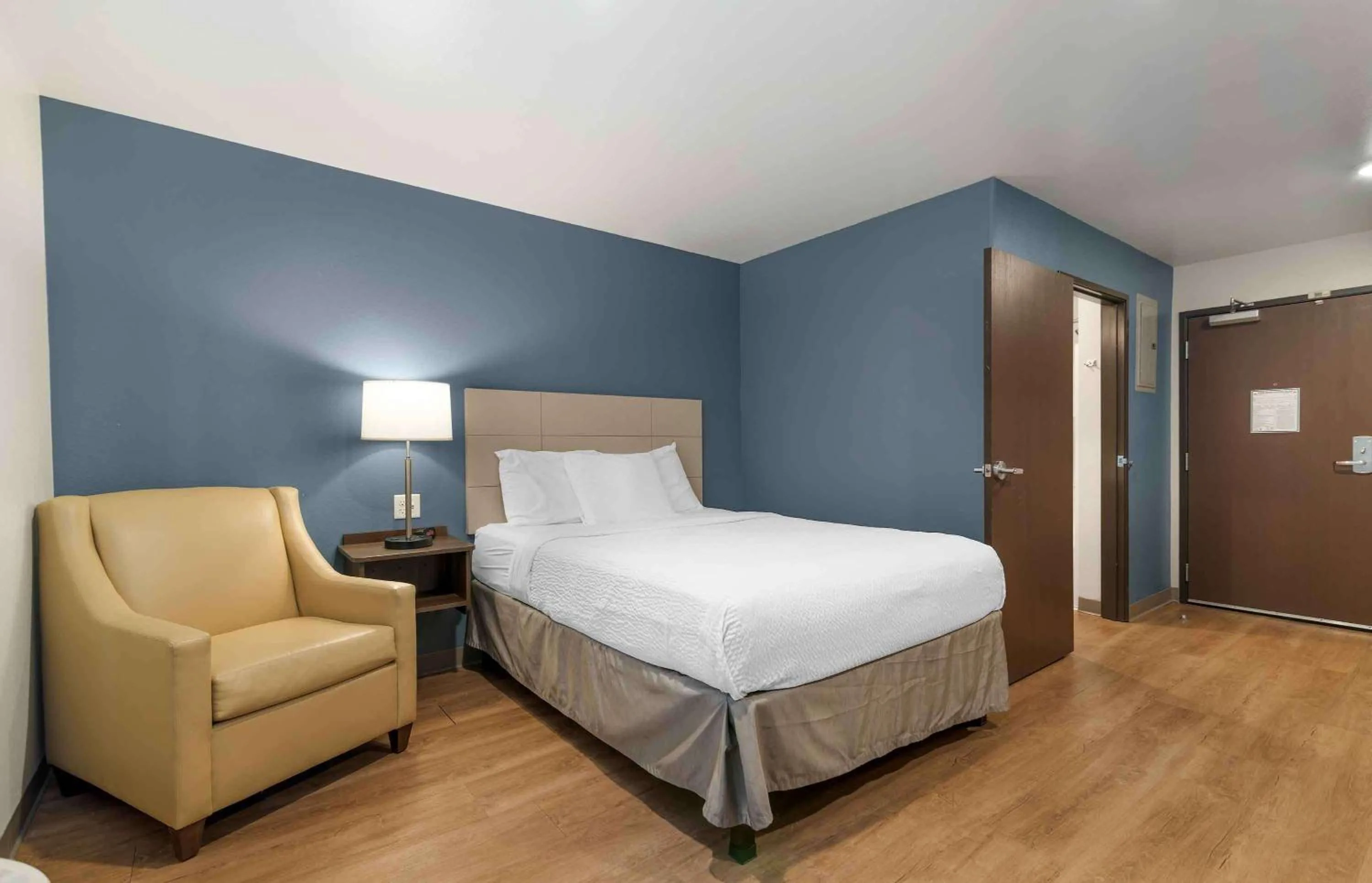 Bedroom, Bed in Extended Stay America Suites - Nashua - Merrimack