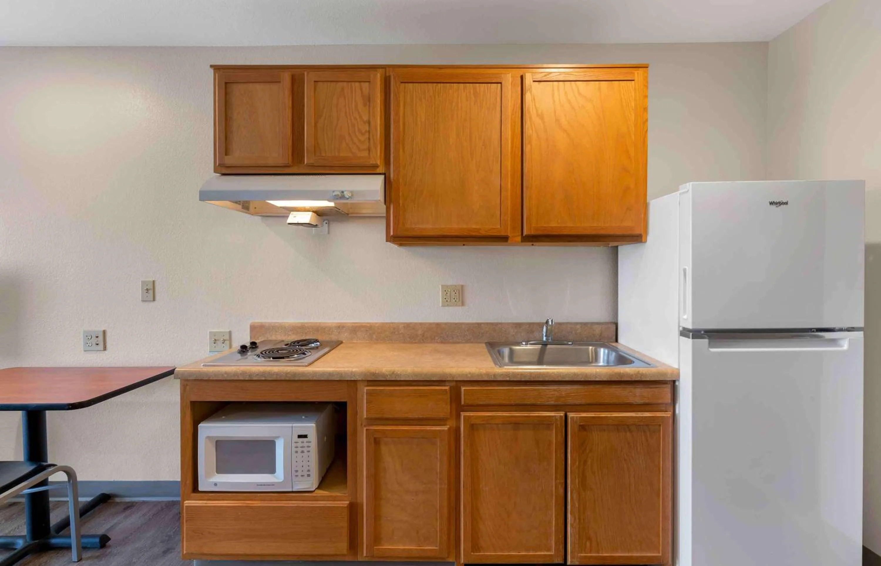 Kitchen or kitchenette in Extended Stay America Select Suites - Cleveland - Airport