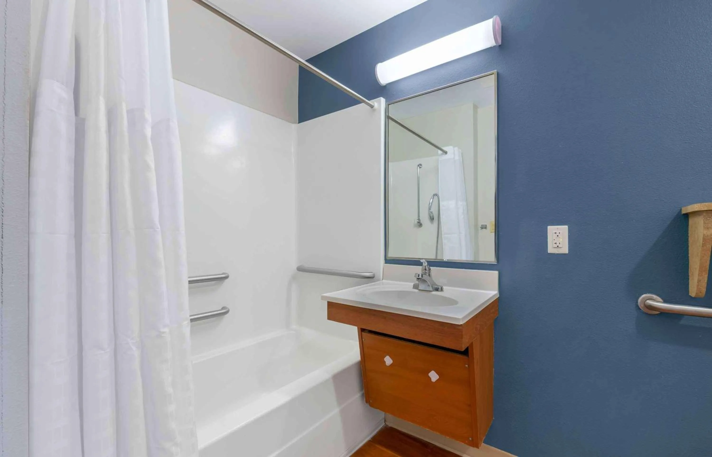 Bathroom in Extended Stay America Select Suites - Jacksonville - North