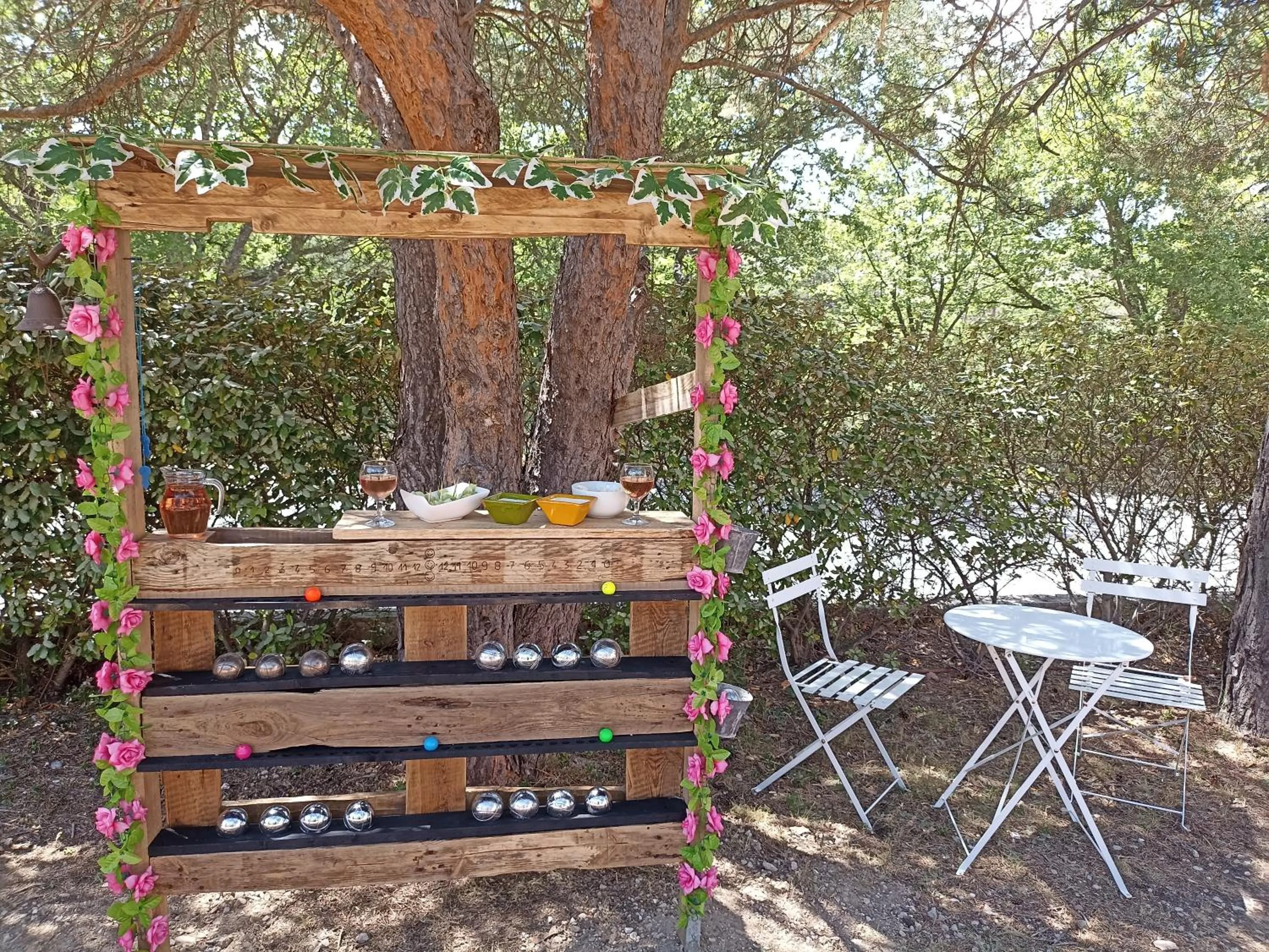 Garden in " LE CHABASSOLE " CHAMBRES D'HÔTES - GORGES du VERDON