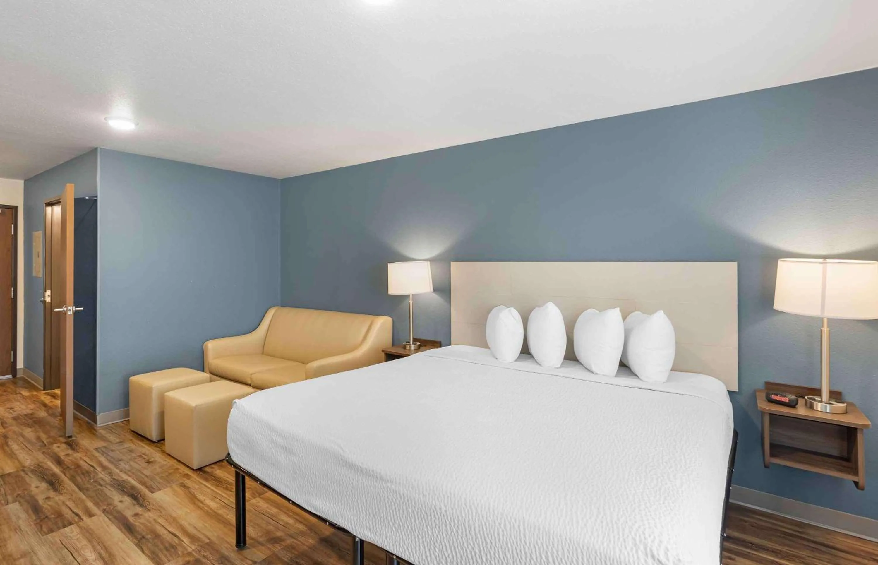 Bedroom, Bed in Extended Stay America Suites - Philadelphia - Plymouth Meeting - West