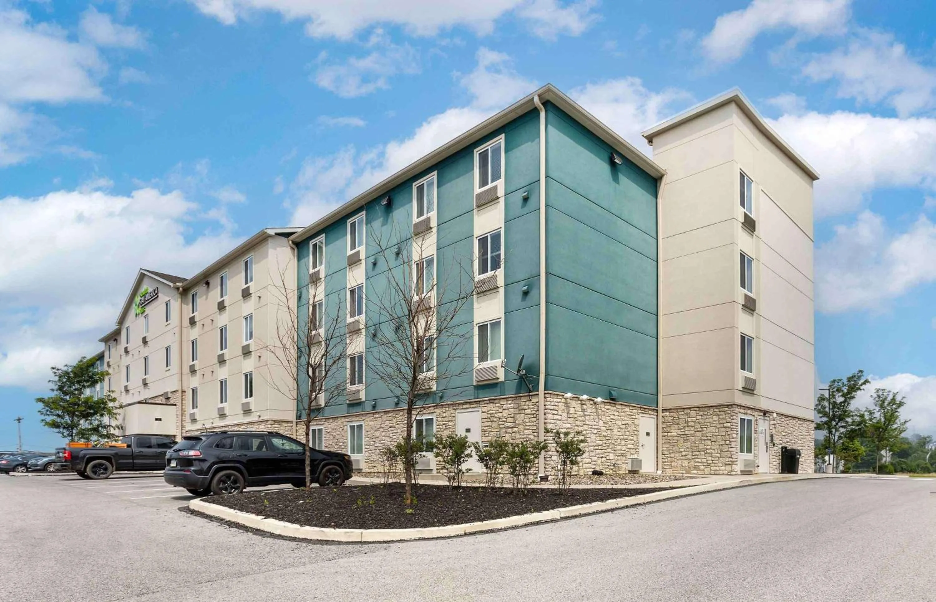 Property building in Extended Stay America Suites - Philadelphia - Plymouth Meeting - West