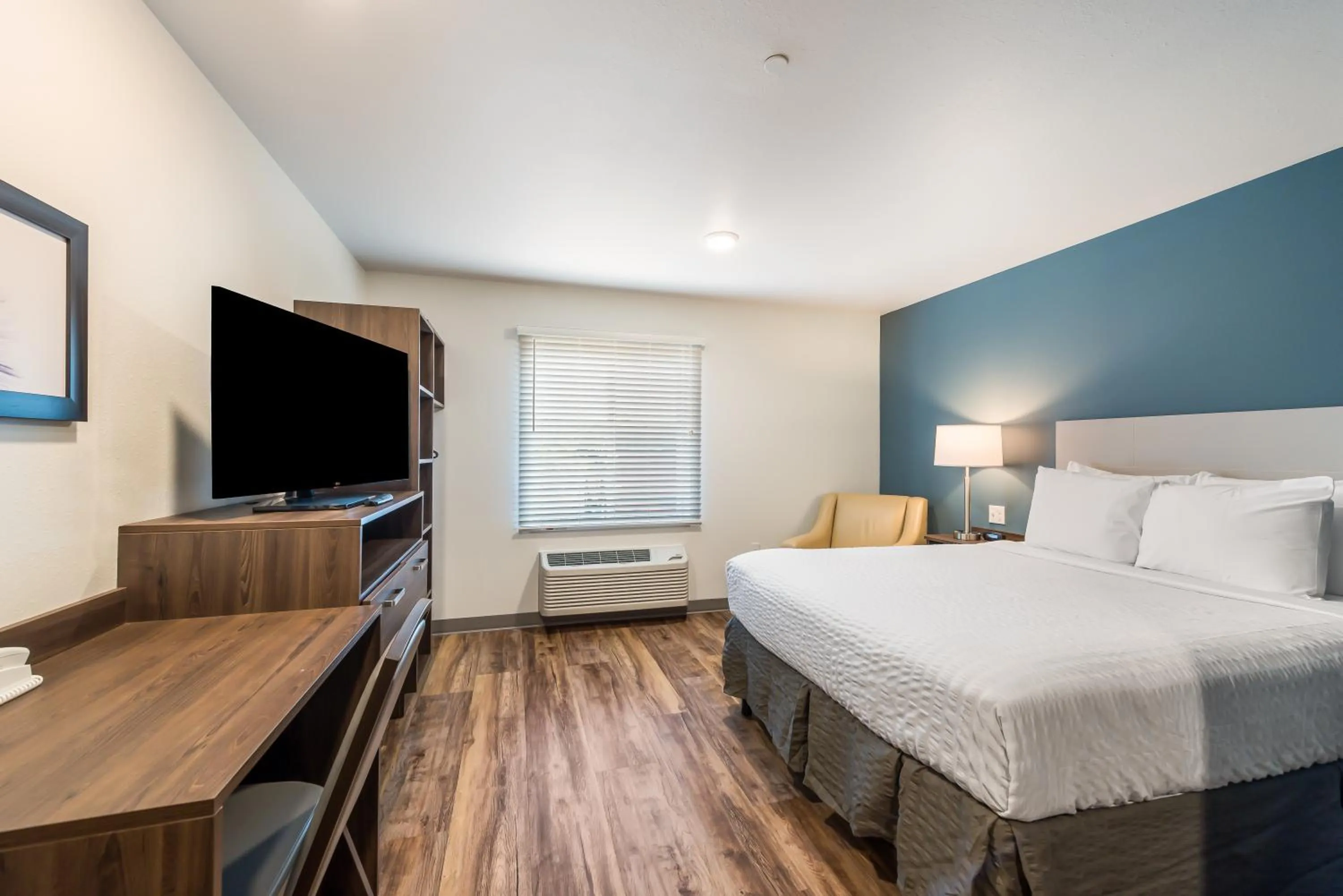 Bed in Extended Stay America Suites - Philadelphia - Plymouth Meeting - West