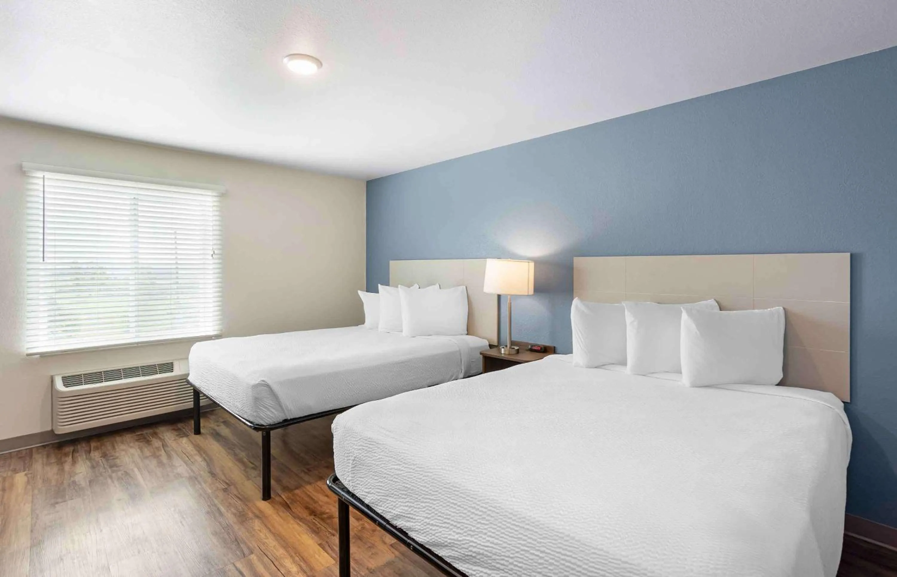 Bedroom, Bed in Extended Stay America Suites - Philadelphia - Plymouth Meeting - West