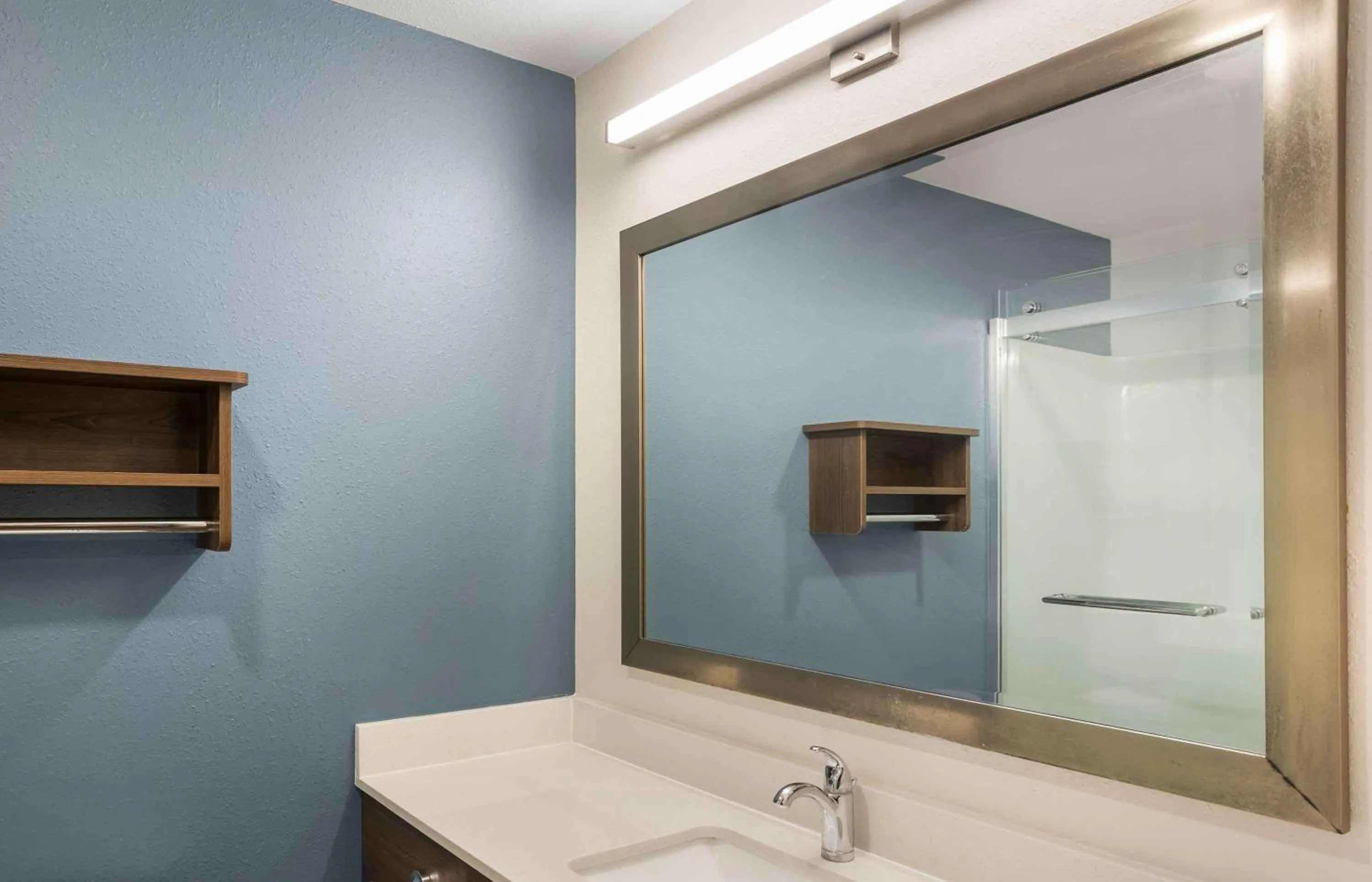 Bathroom in Extended Stay America Suites - Philadelphia - Plymouth Meeting - West