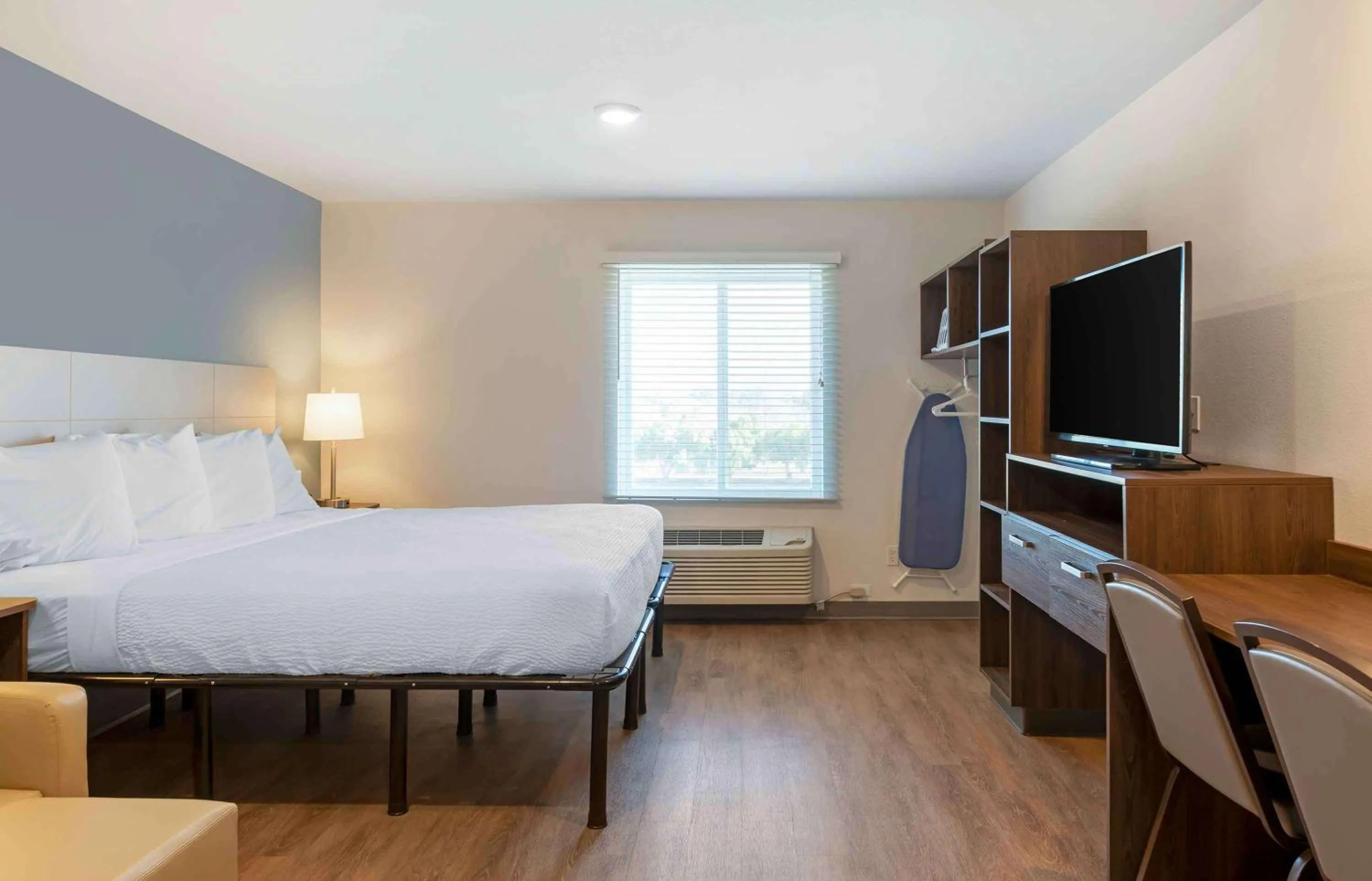 Bedroom, Bed in Extended Stay America Suites - Redlands