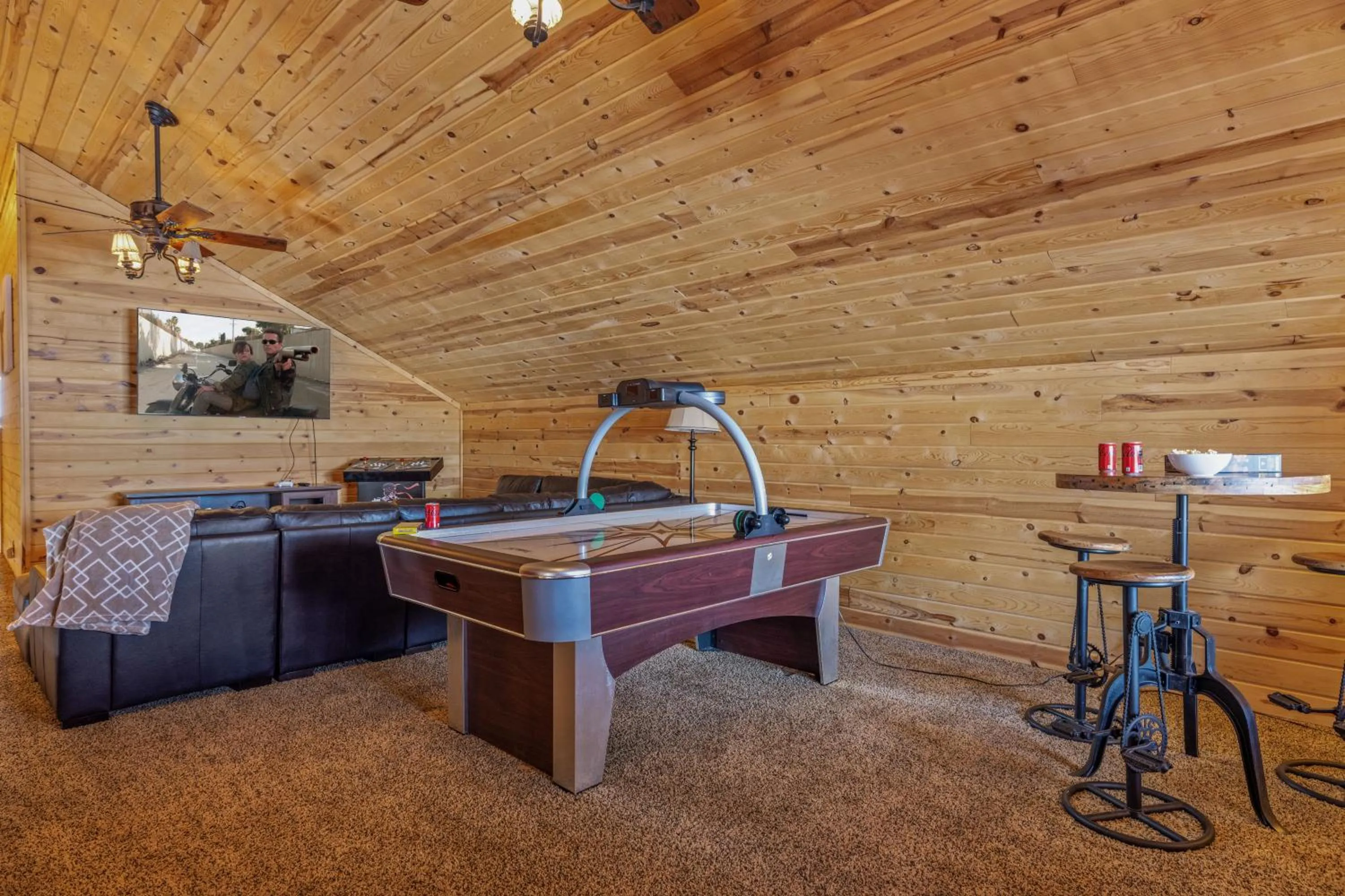 Liberty Lodge by KABINO Hot Tub Air Hockey 3 Living Rooms 7 bedrooms Boat Launch Reservoir ATV Snowmobile Trails WiFi
