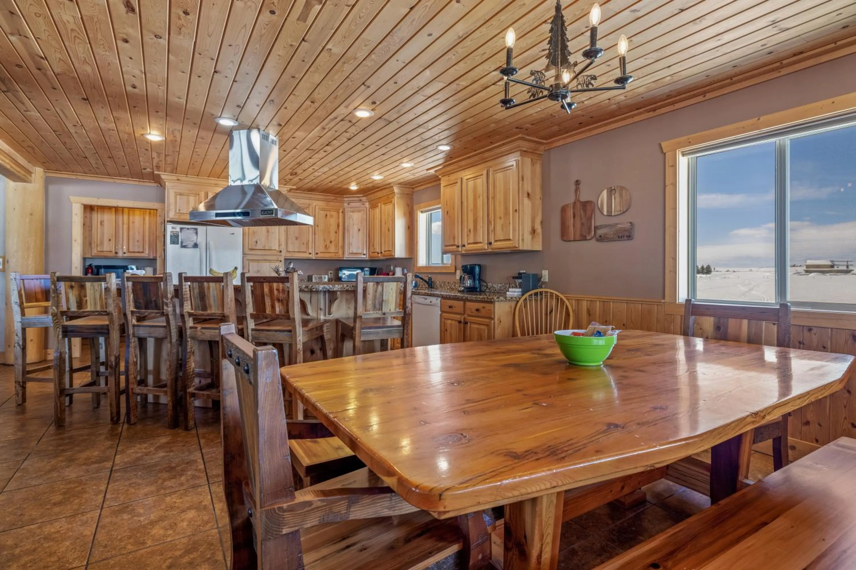 Liberty Lodge by KABINO Hot Tub Air Hockey 3 Living Rooms 7 bedrooms Boat Launch Reservoir ATV Snowmobile Trails WiFi