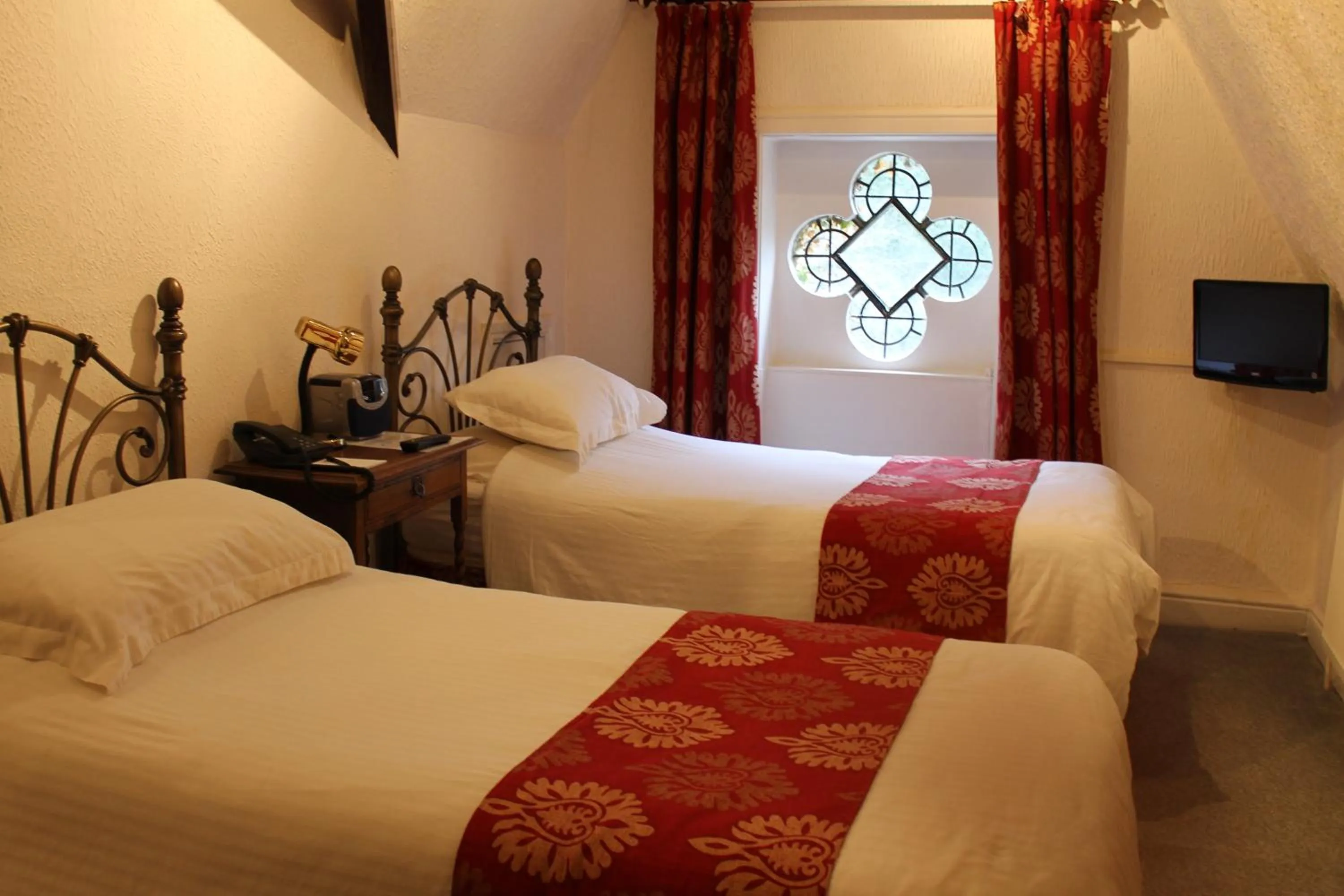 Bedroom, Bed in Oakwood Hall Hotel