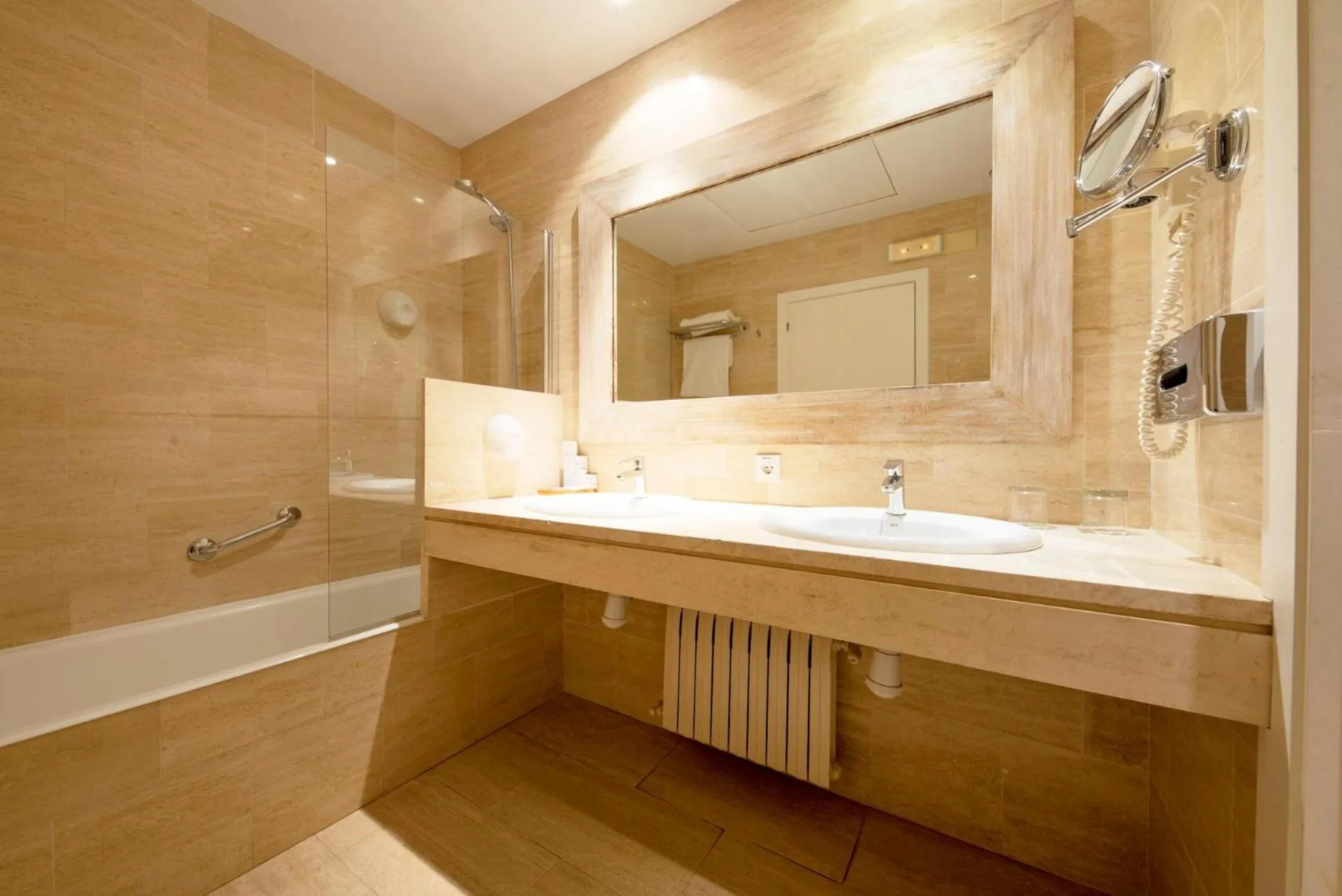 Bathroom in Hotel Huerto del Cura