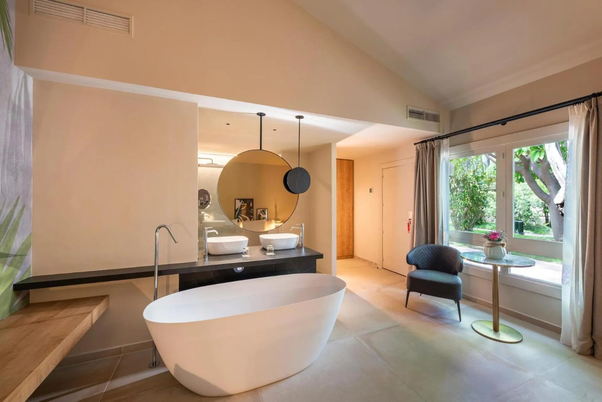 Bathroom, Bed in Hotel Huerto del Cura