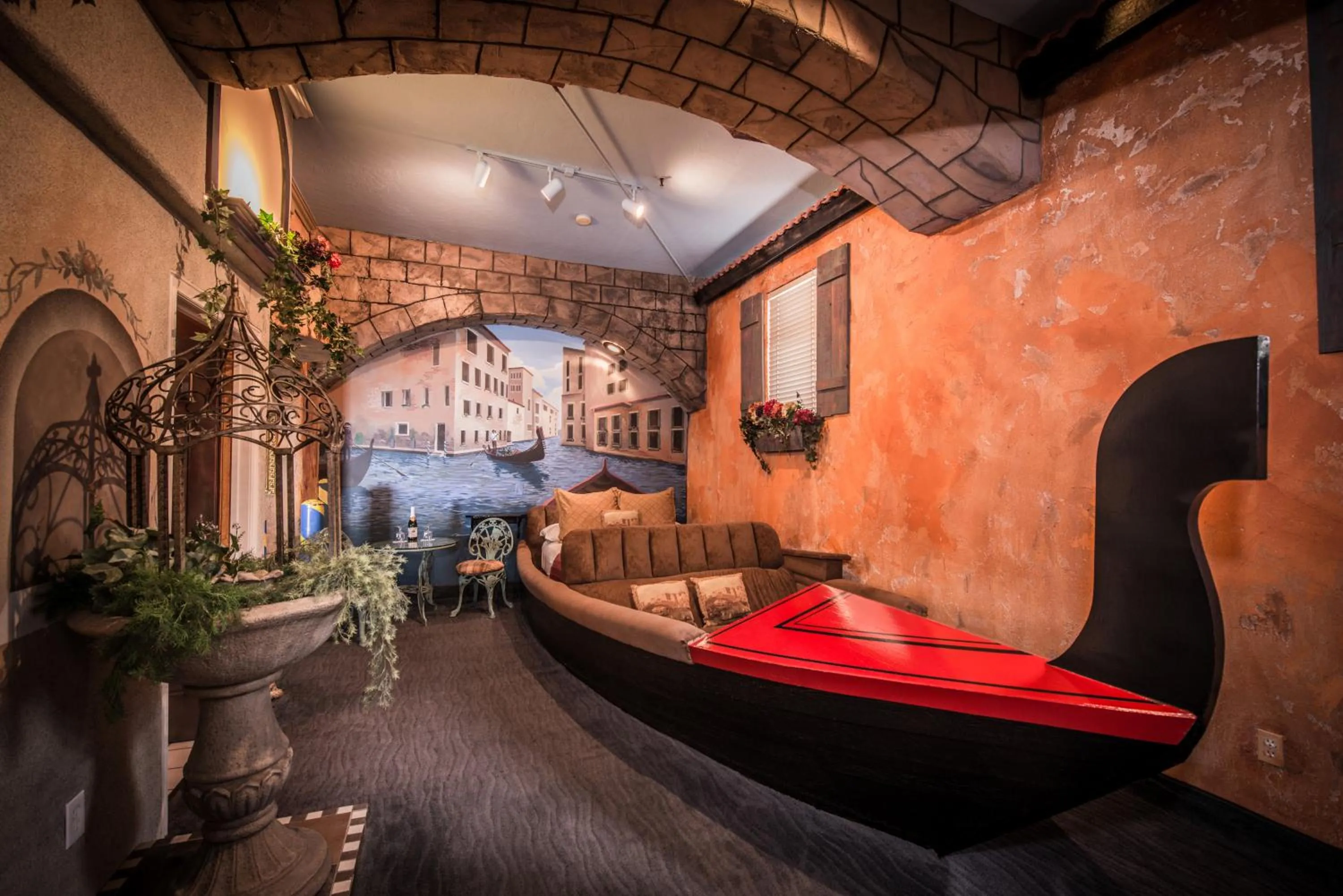 Bed in The Anniversary Inn - Fifth South