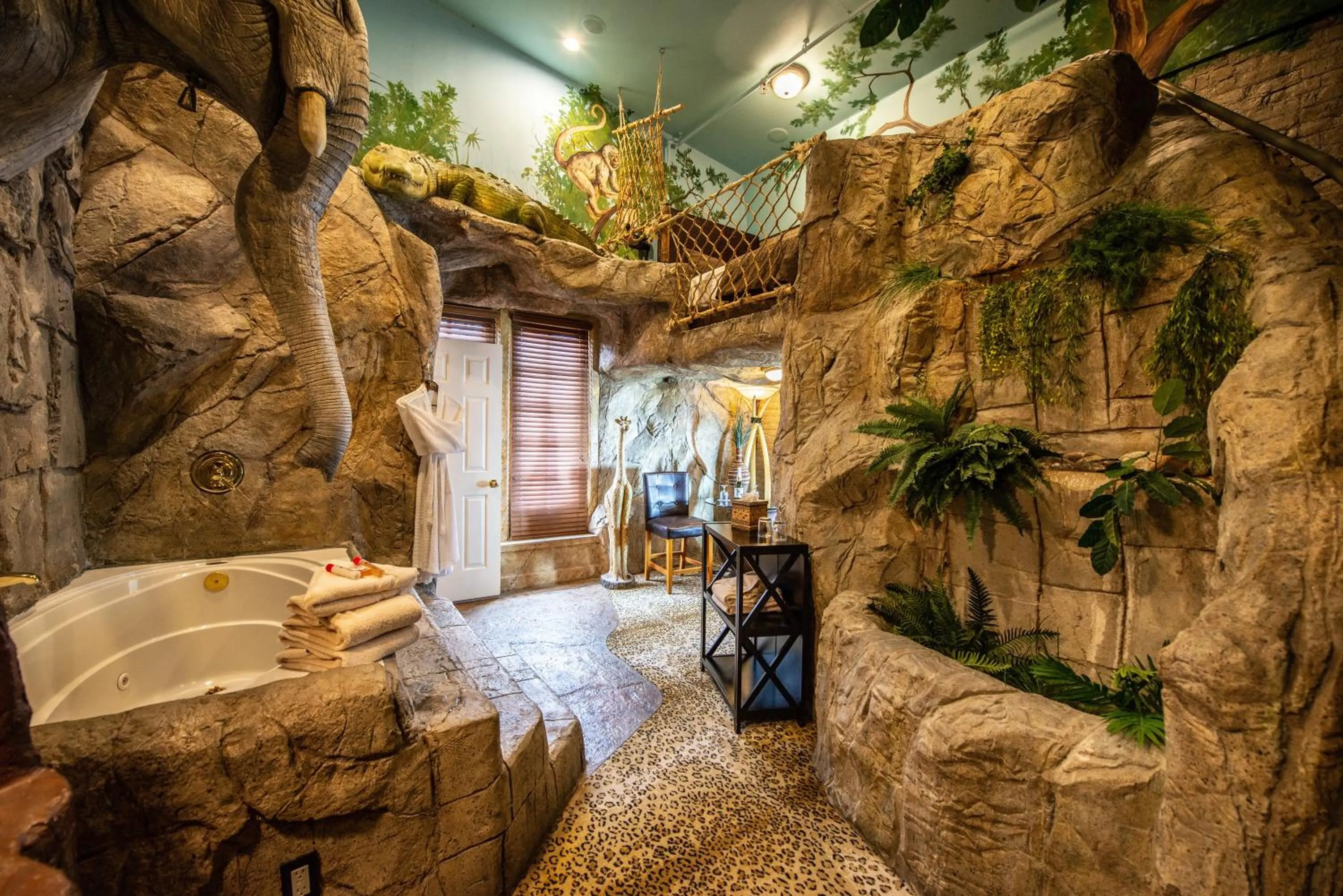 Photo of the whole room in The Anniversary Inn - Fifth South