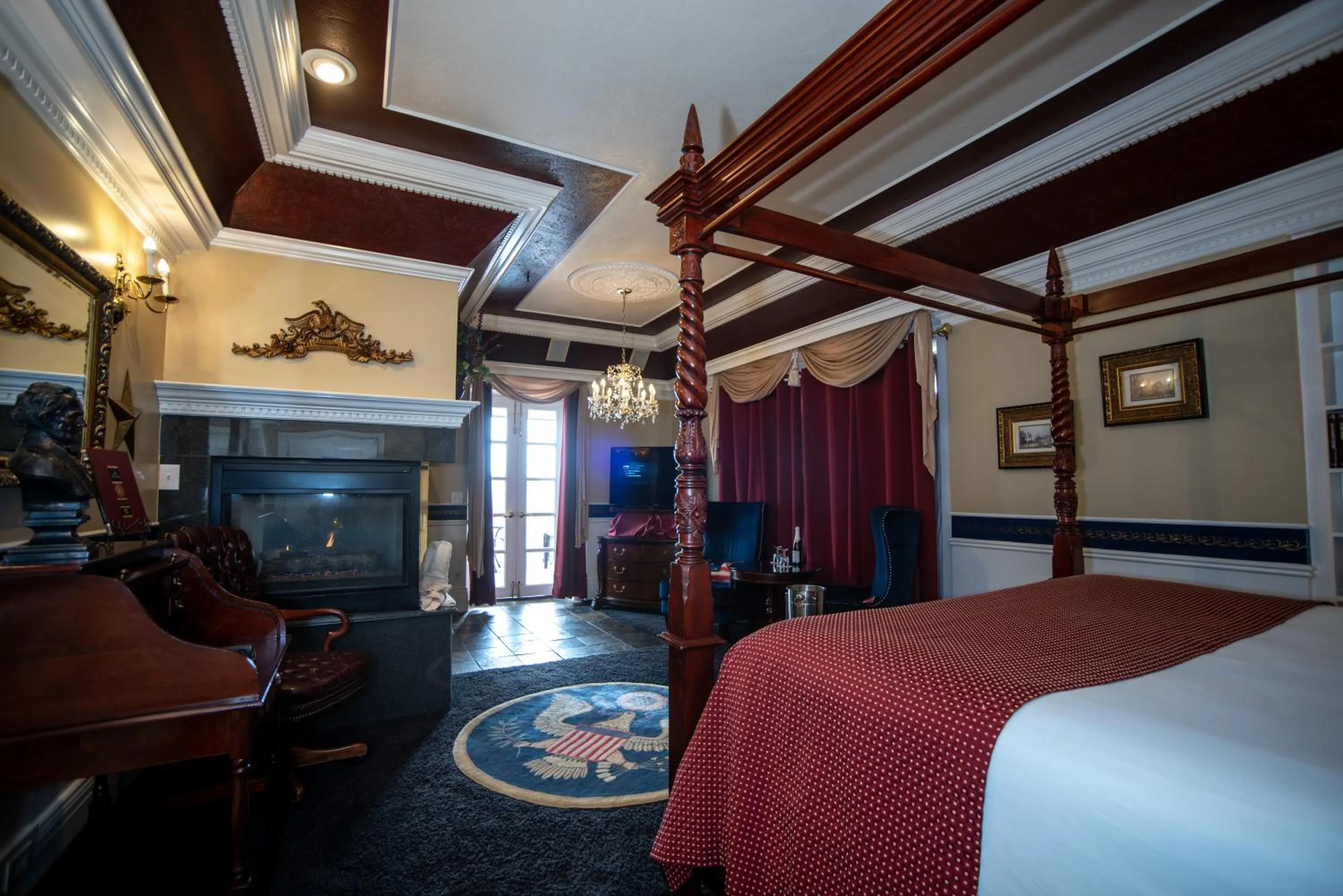 Photo of the whole room, Bed in The Anniversary Inn - Fifth South