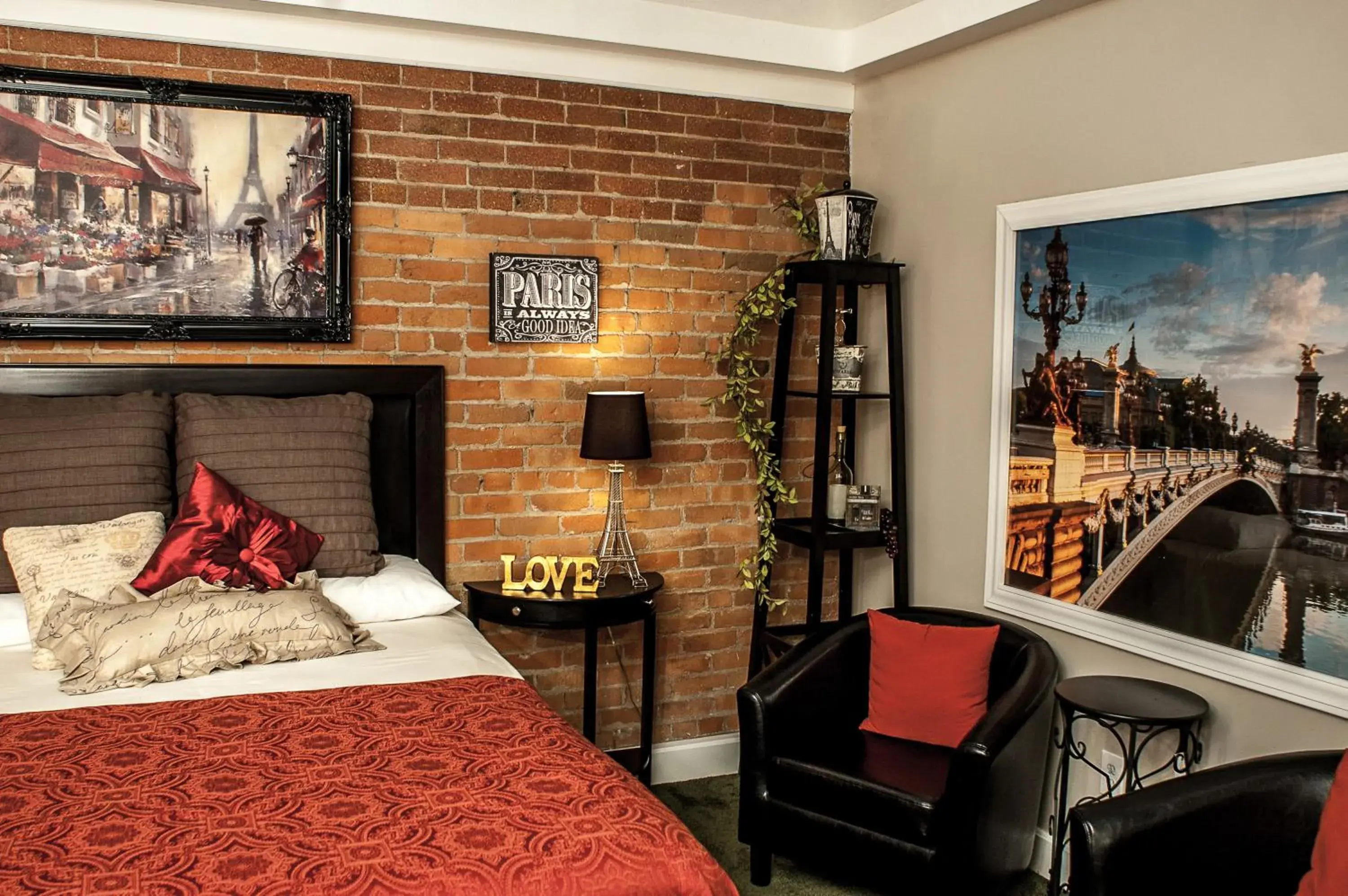 Superior Queen Room in The Anniversary Inn - Fifth South Superior Queen Room in The Anniversary Inn - Fifth South